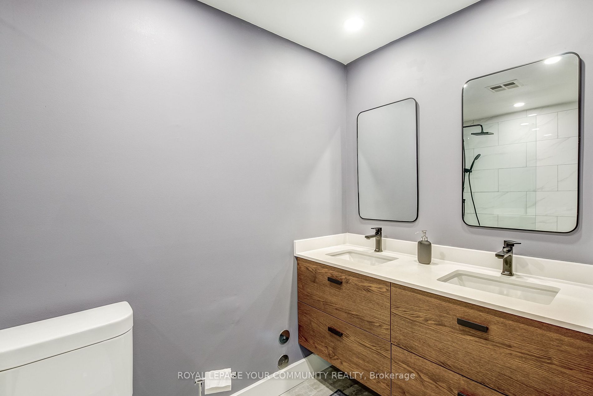 77 Harbour Sq W, #809