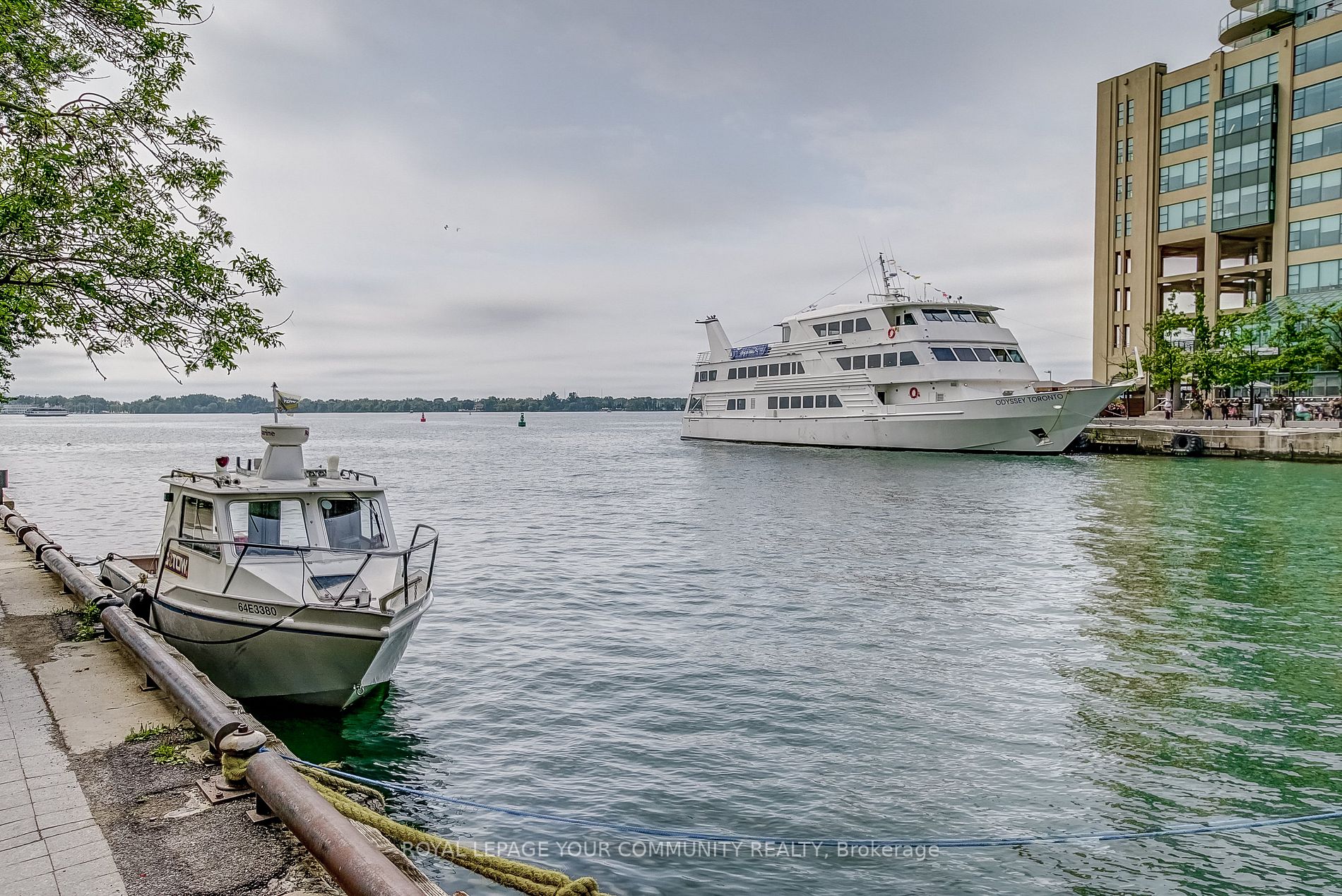 77 Harbour Sq W, #809