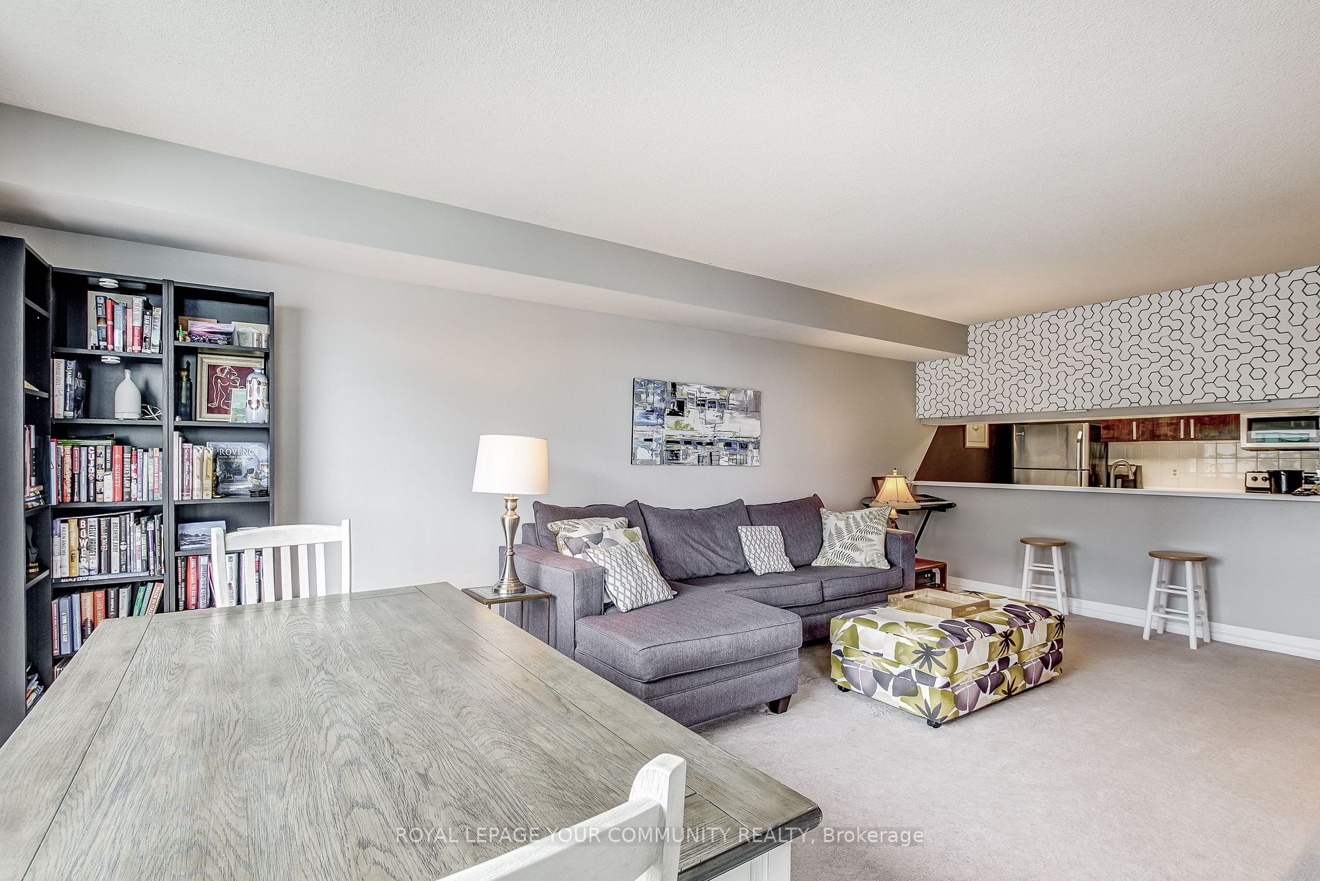 77 Harbour Sq W, #809