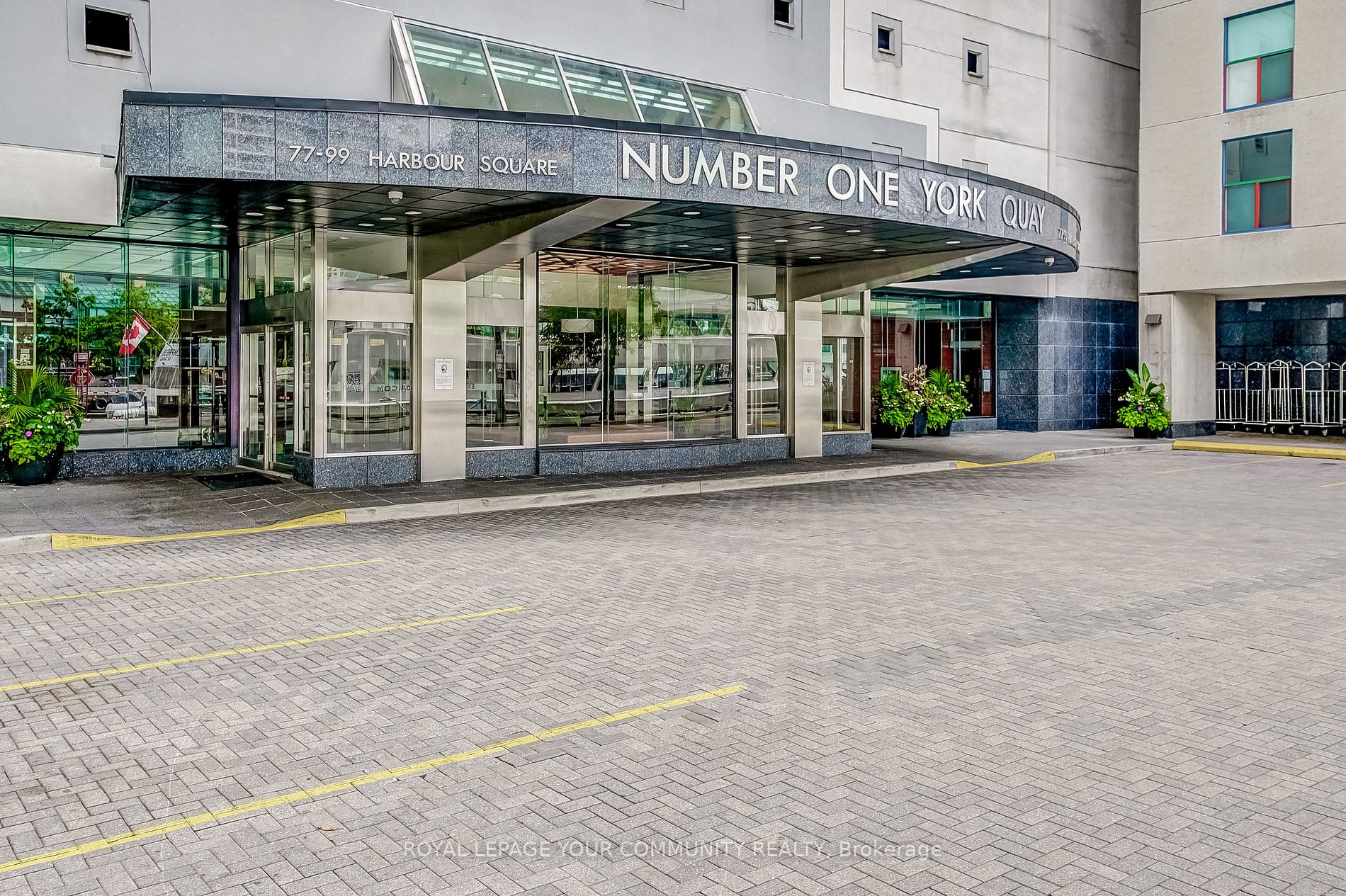 77 Harbour Sq W, #809