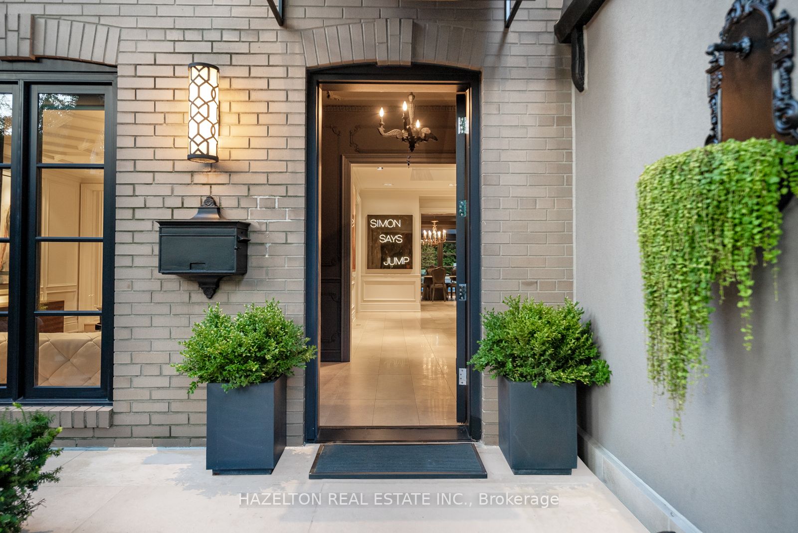 521 Spadina Rd