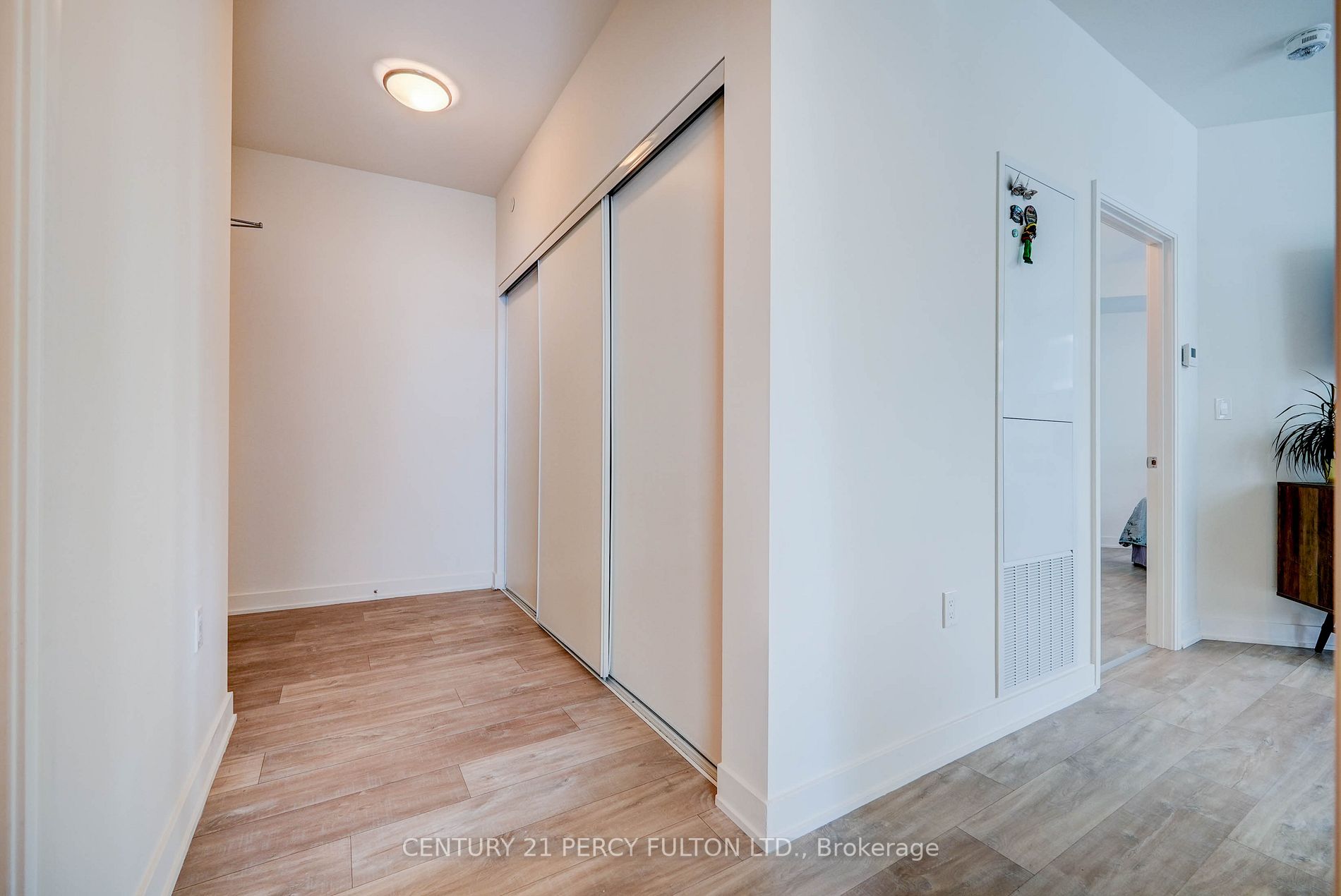 27 Bathurst St, #1501