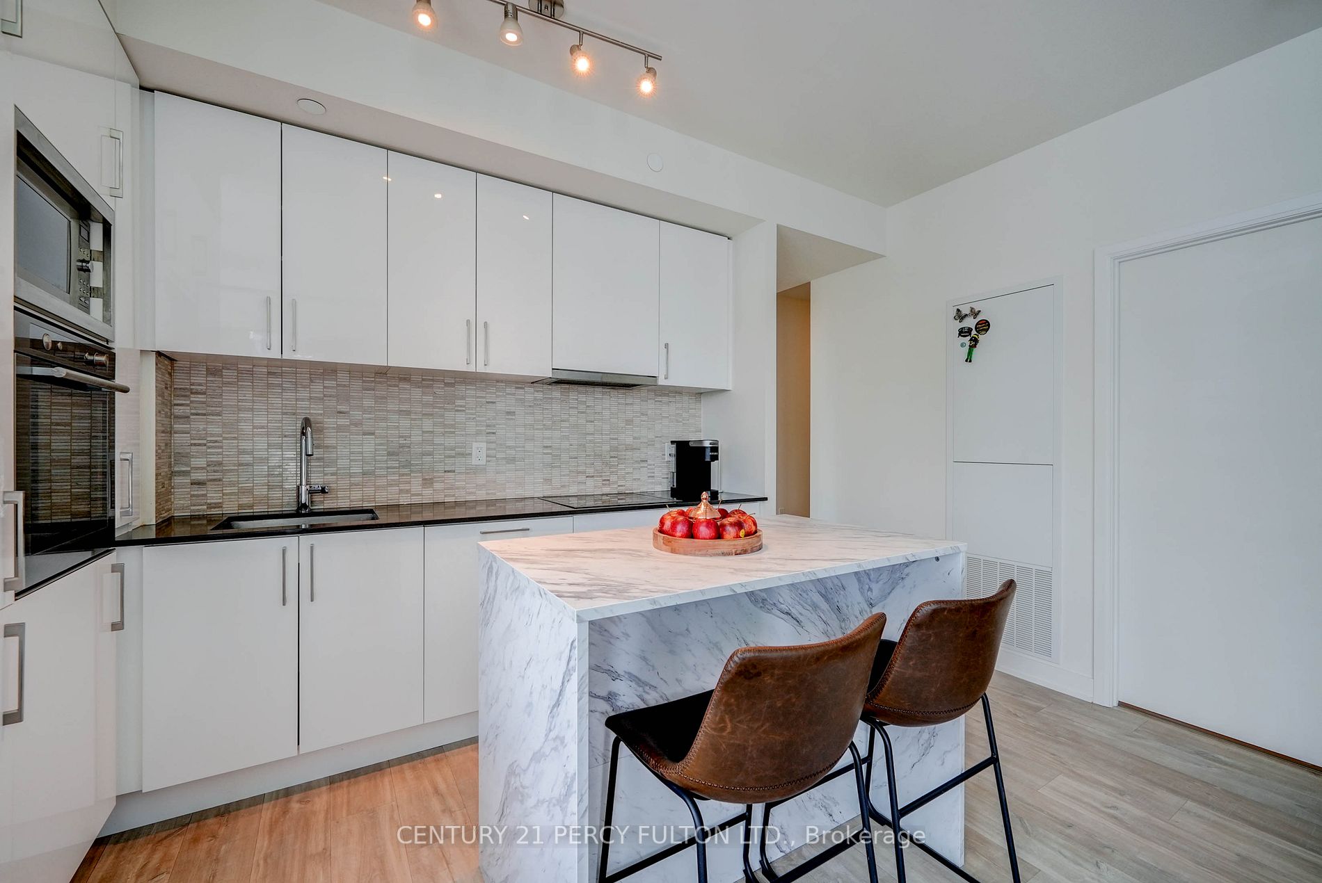 27 Bathurst St, #1501