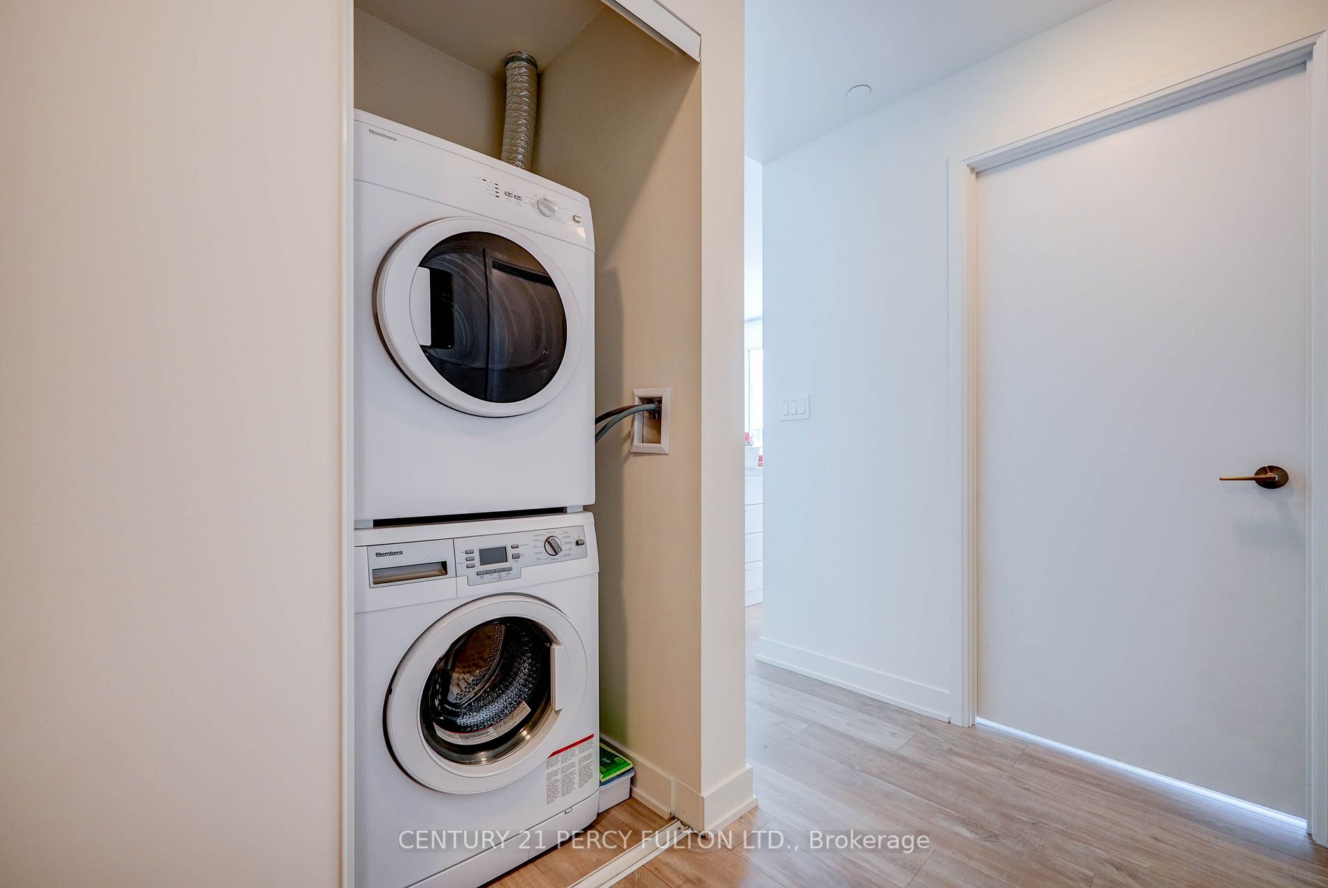 27 Bathurst St, #1501