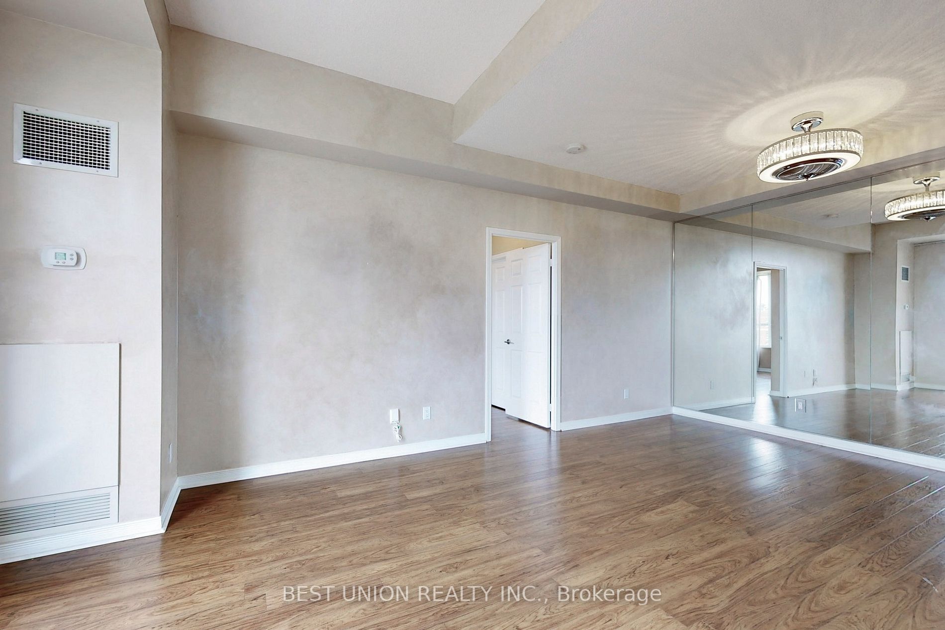 485 Rosewell Ave, #512