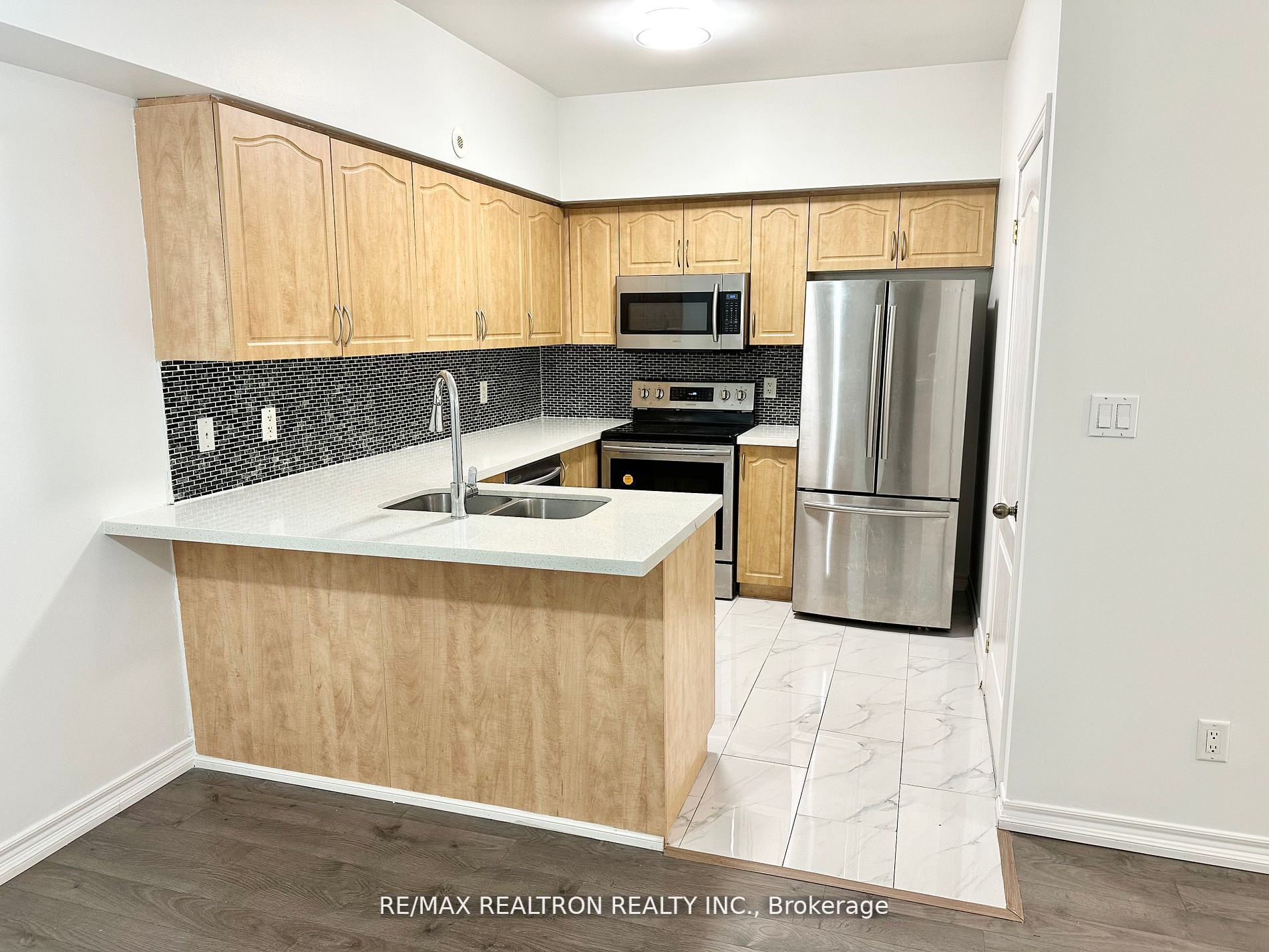 1496 Victoria Park Ave, #119