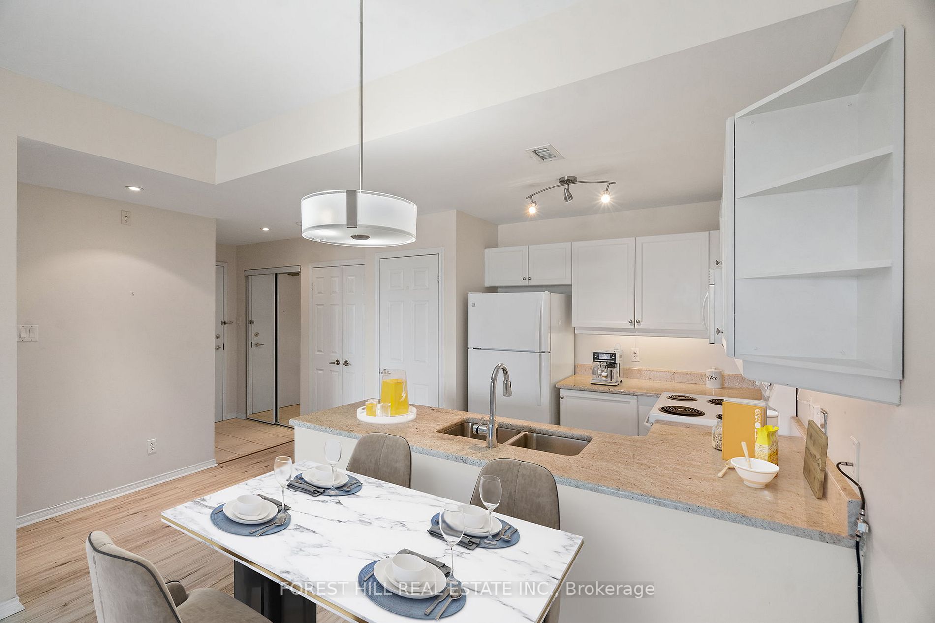 600 Eglinton Ave E, #301