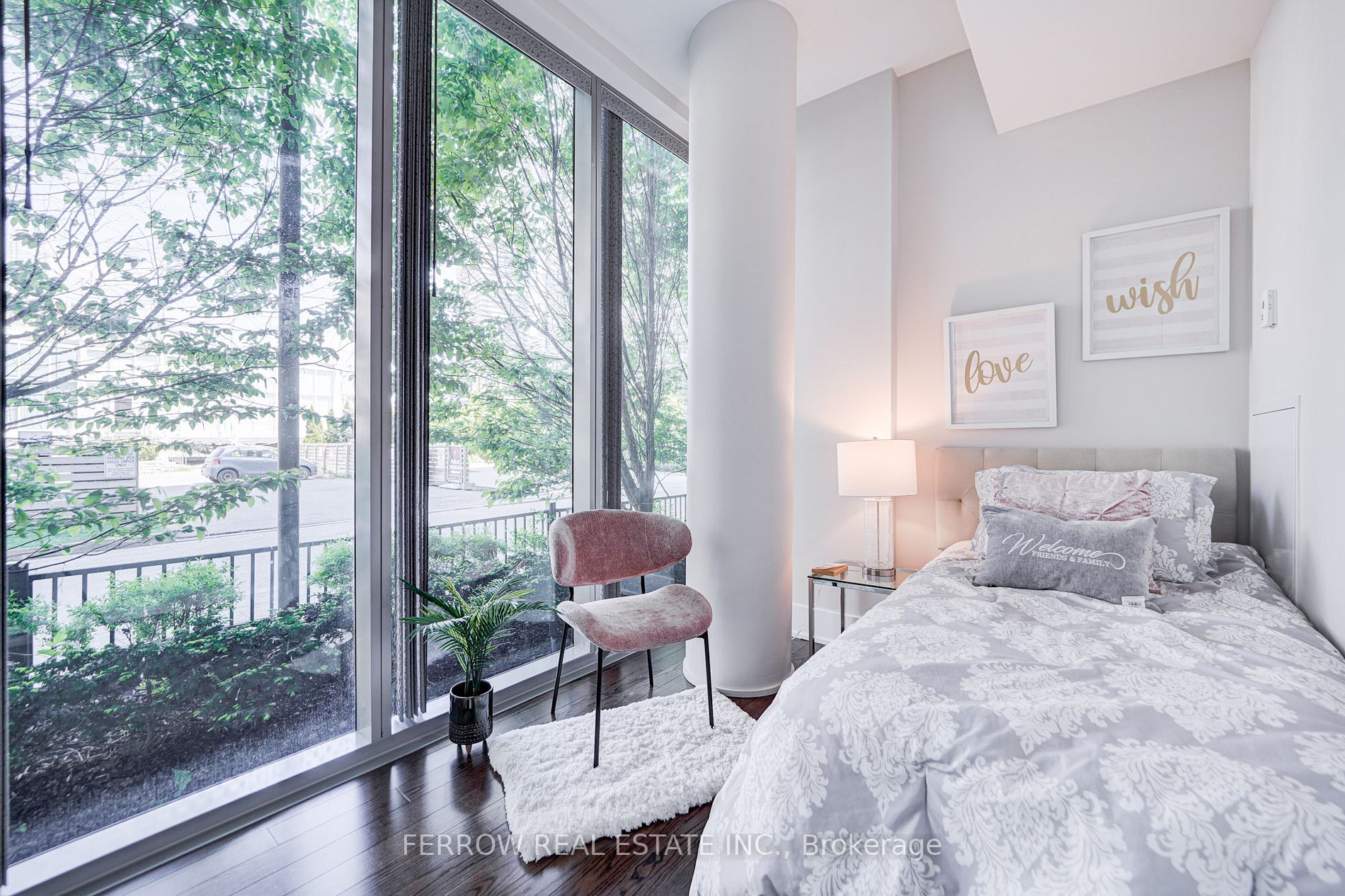 39 Queens Quay E, #101