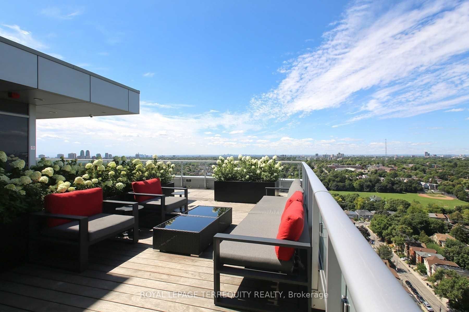 58 Orchard View Blvd, #902