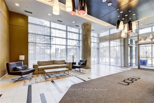 58 Orchard View Blvd, #902