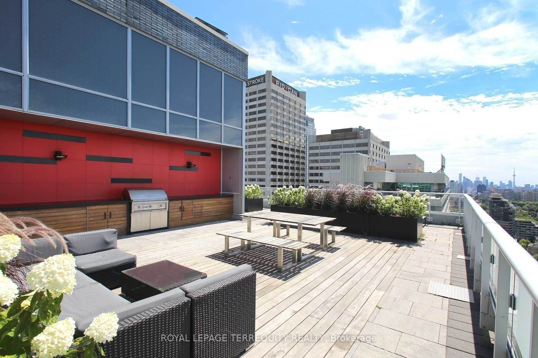 58 Orchard View Blvd, #902