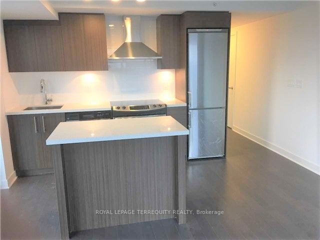 58 Orchard View Blvd, #902