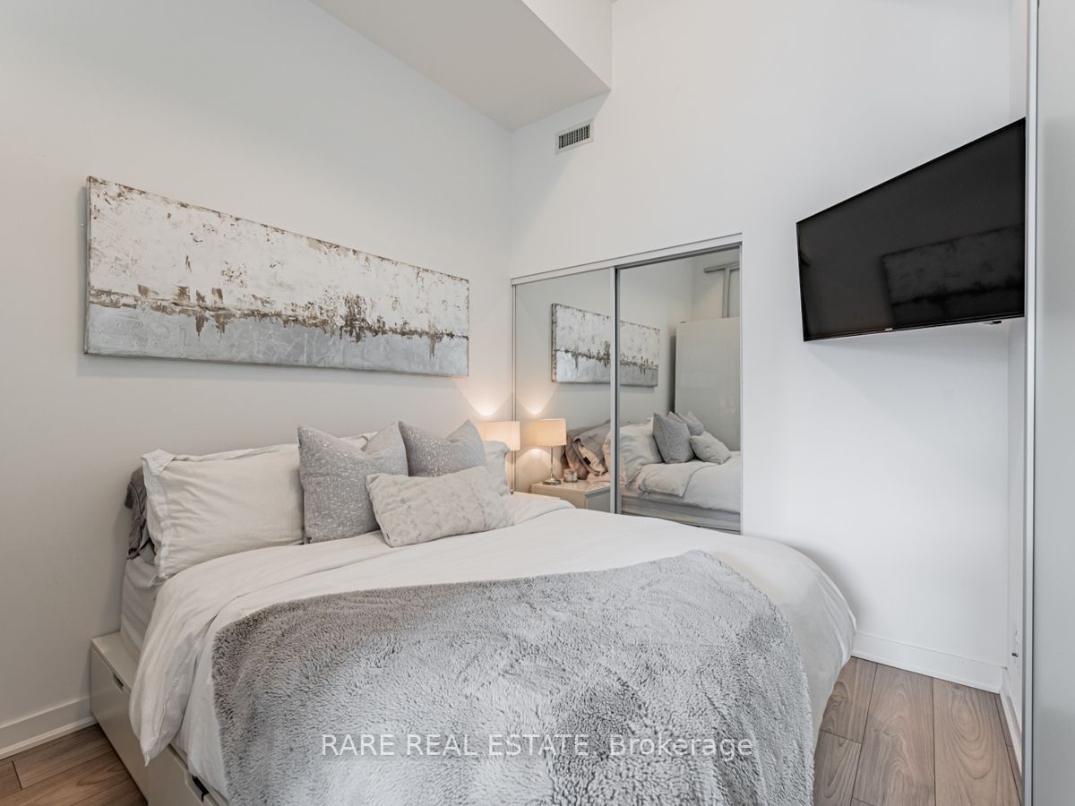 120 Parliament St, #1017