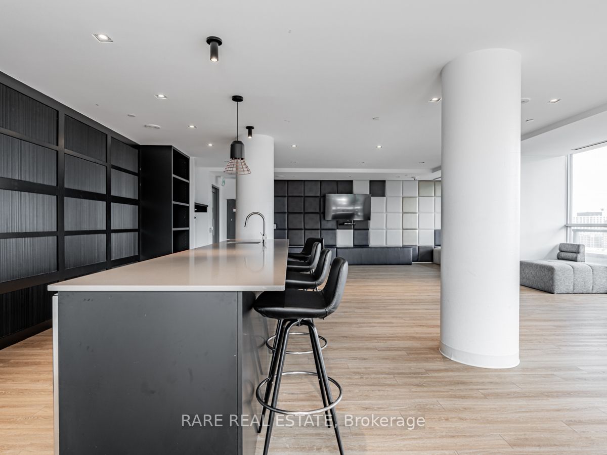 120 Parliament St, #1017
