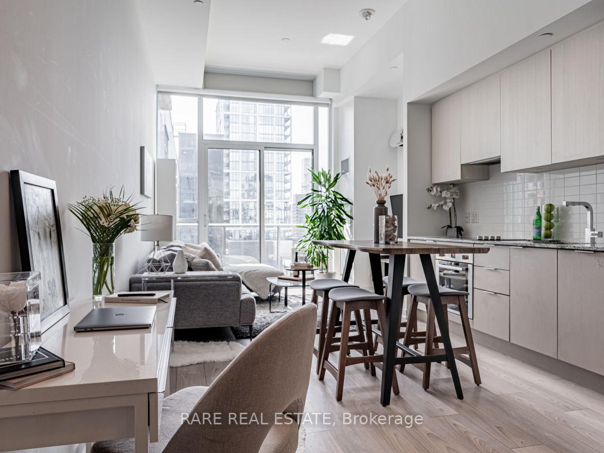 120 Parliament St, #1017
