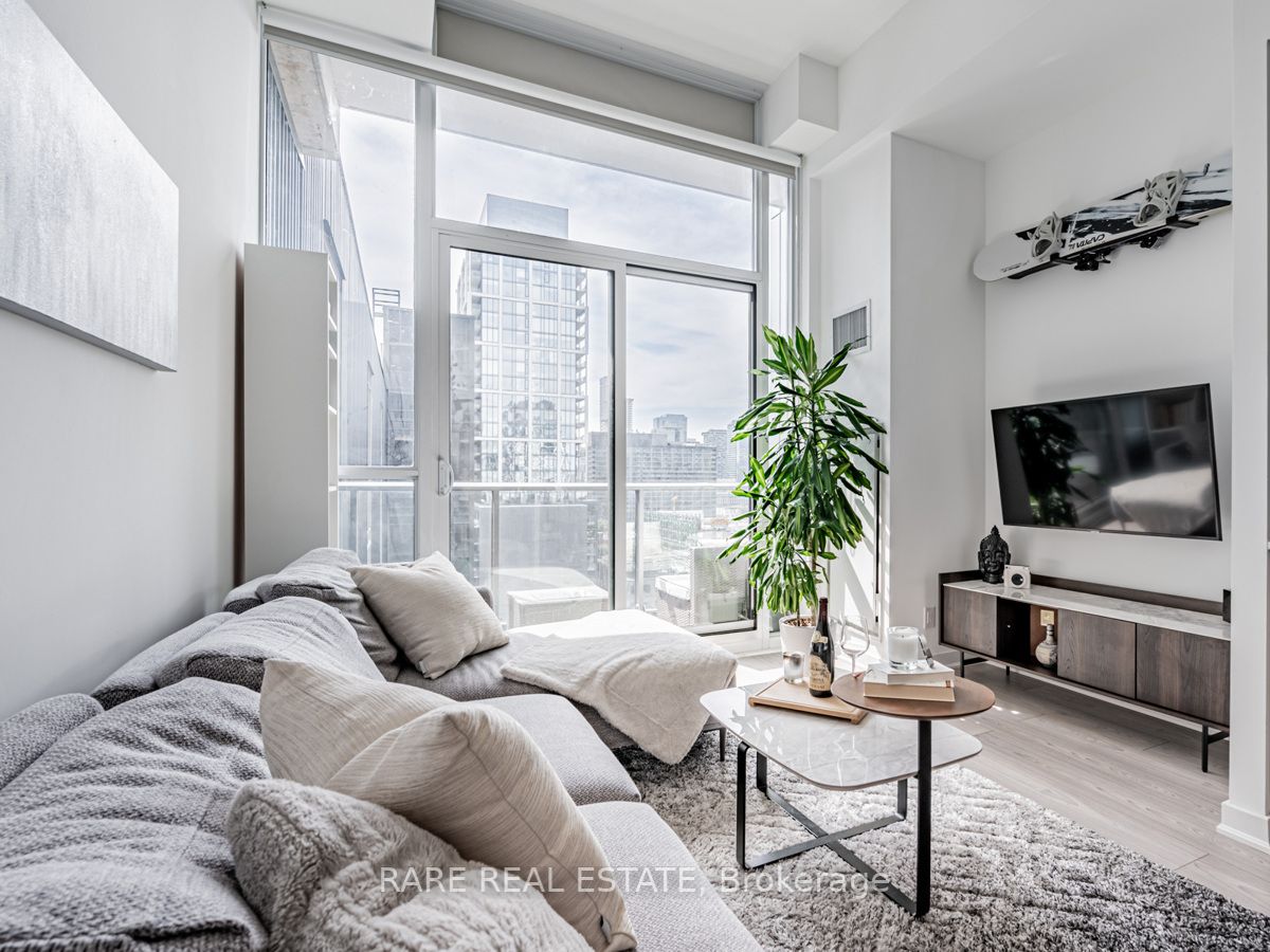 120 Parliament St, #1017