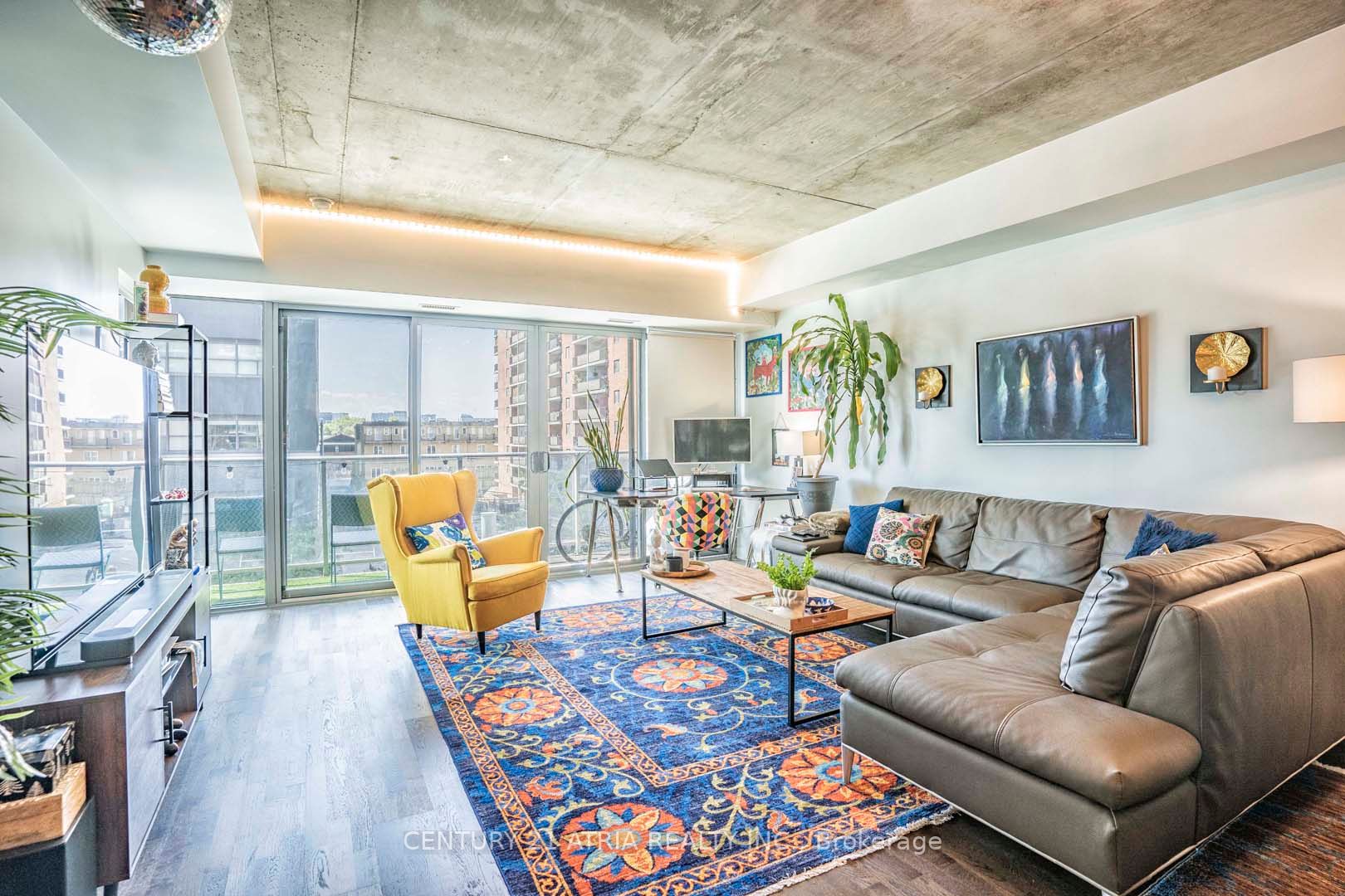 95 Bathurst St, #323