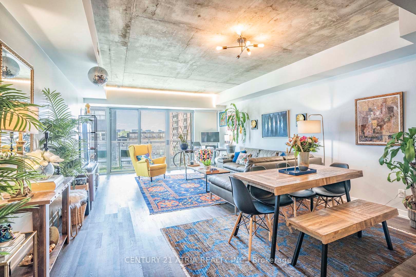 95 Bathurst St, #323