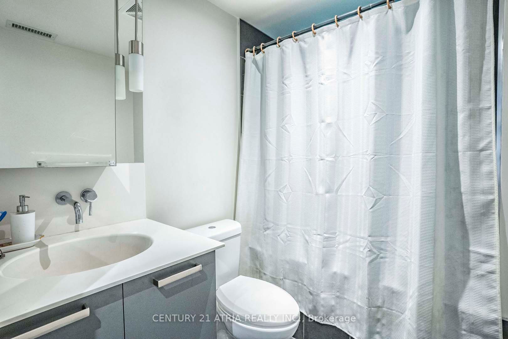 95 Bathurst St, #323