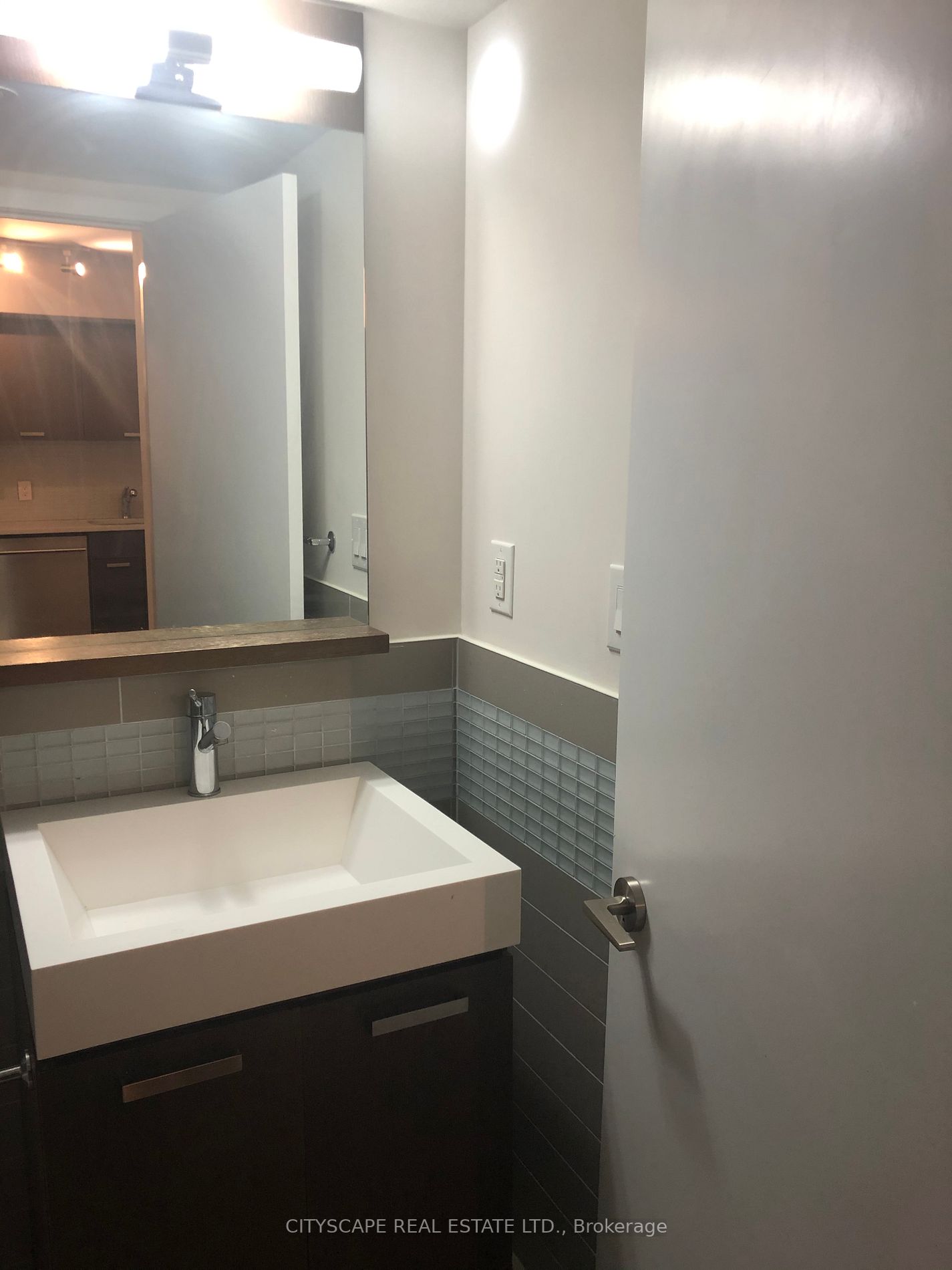 295 Adelaide St W, #801