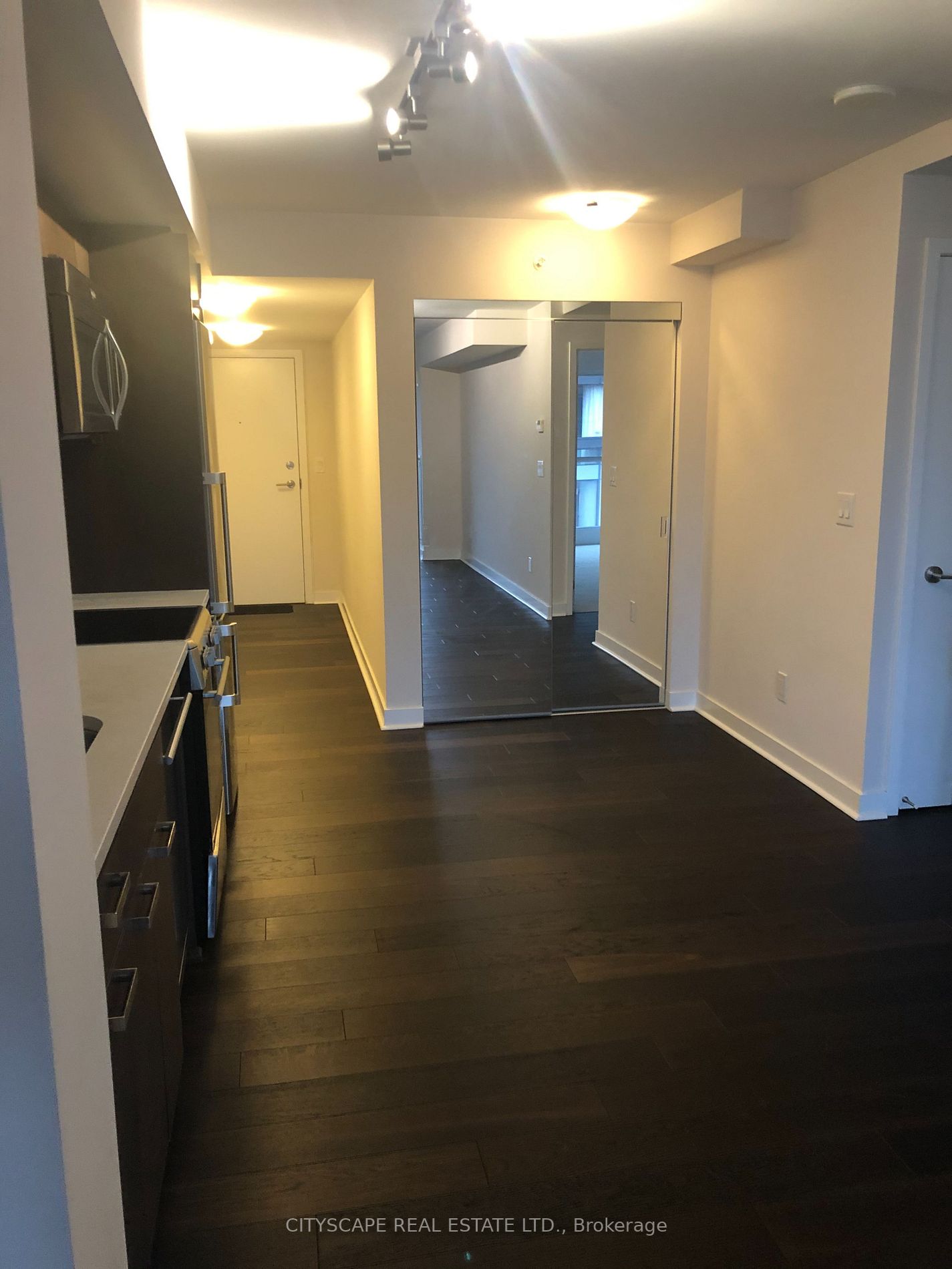 295 Adelaide St W, #801