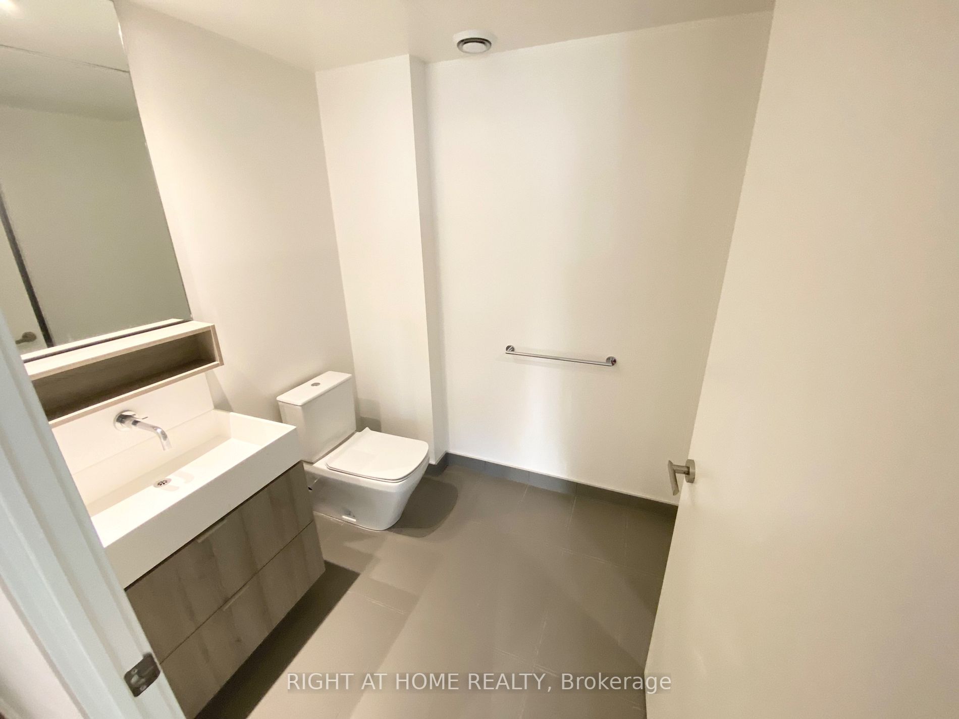 5 Soudan Ave, #2307