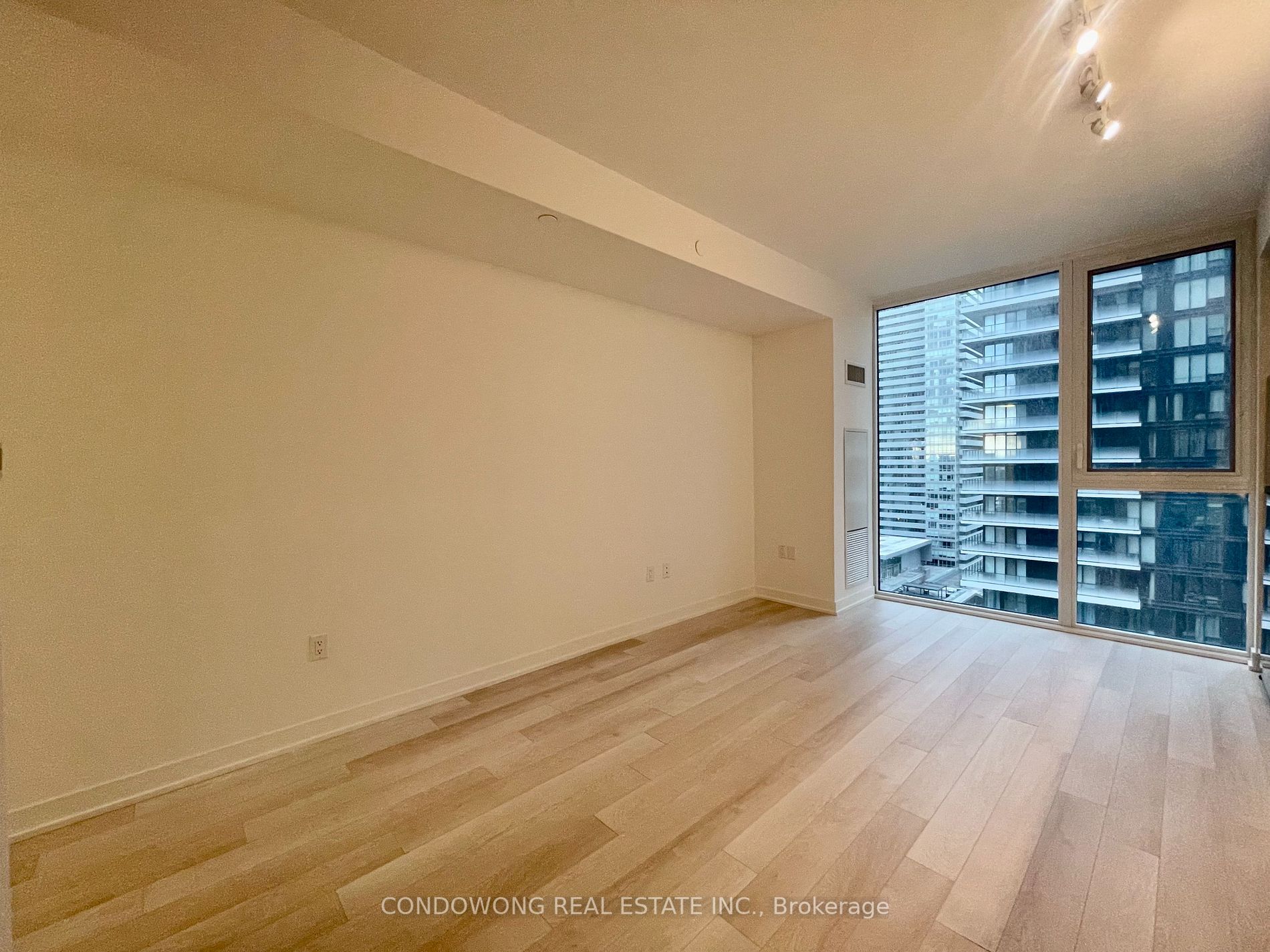 357 King Street W, #2005