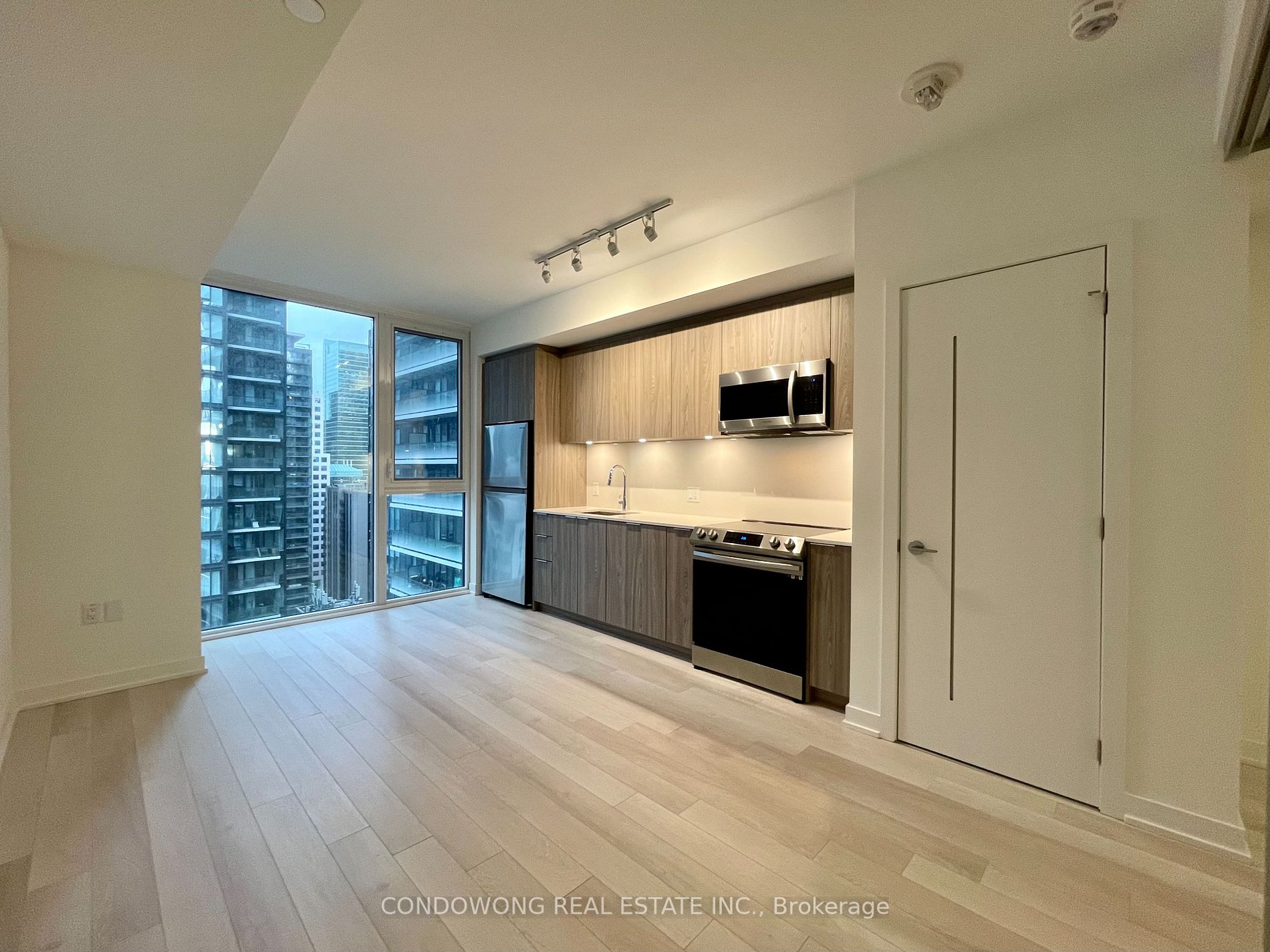 357 King Street W, #2005