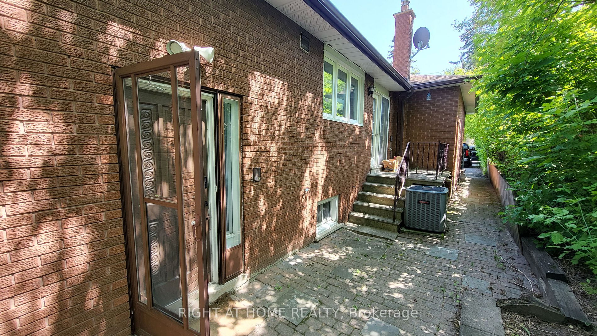 92 Harlandale Ave