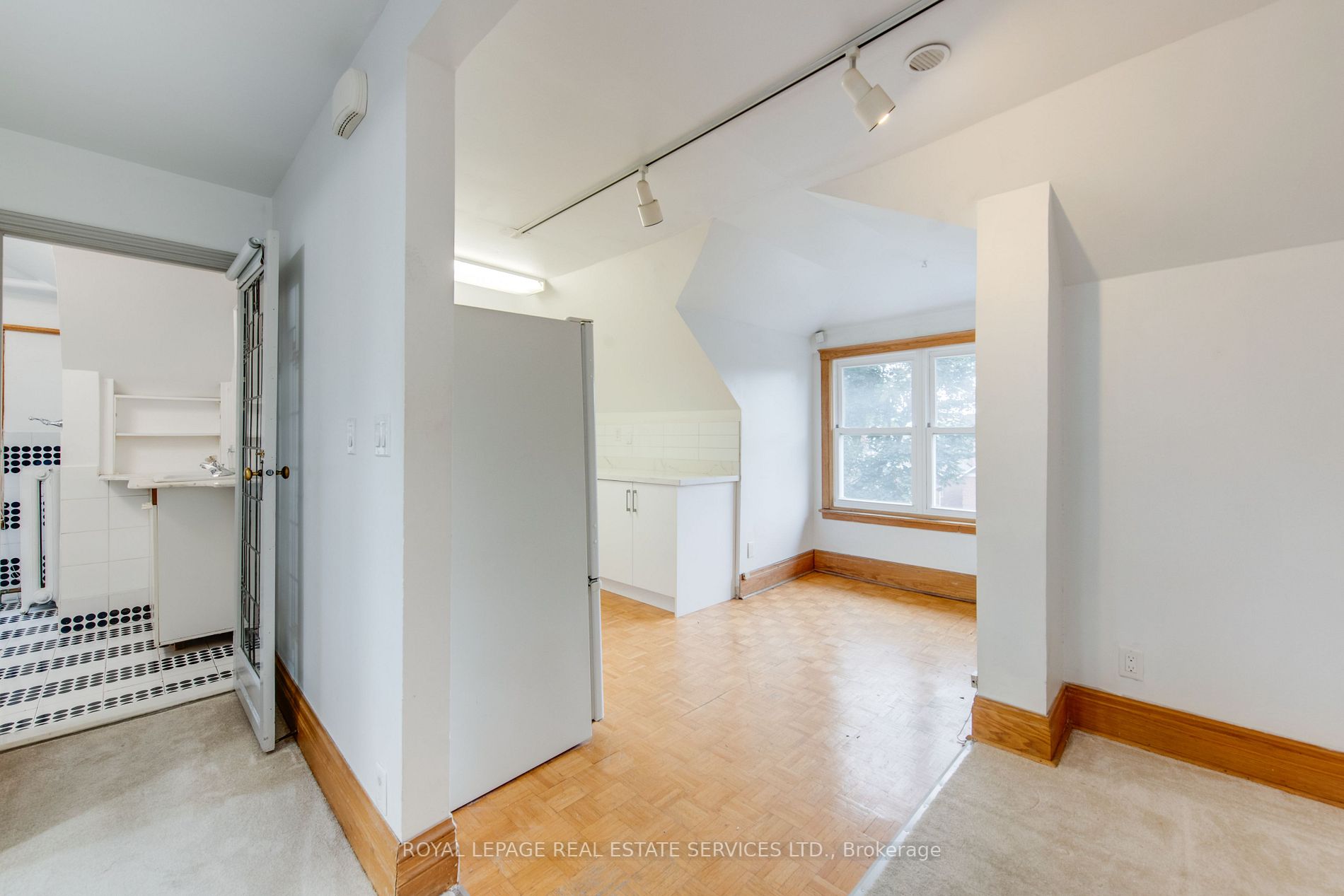 353 Spadina Rd, #3