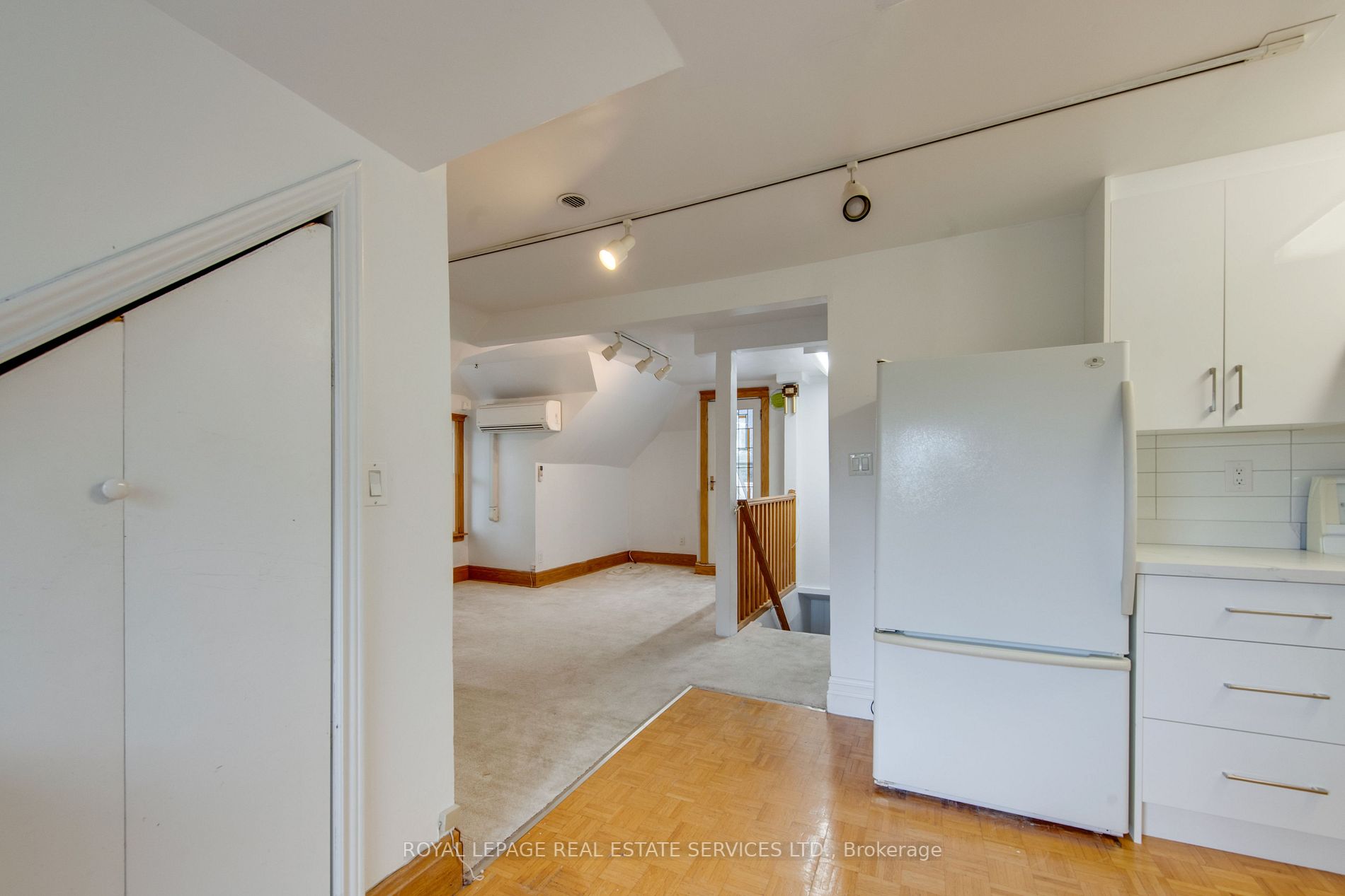 353 Spadina Rd, #3