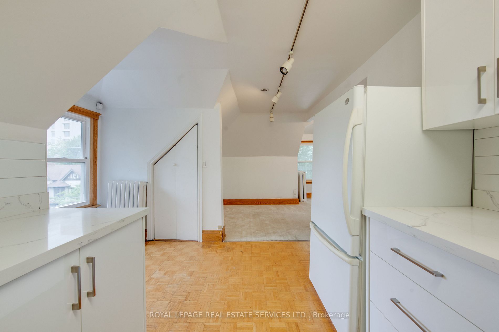 353 Spadina Rd, #3