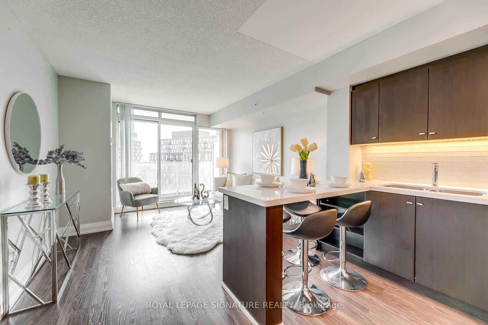 565 Wilson Ave, #W1002