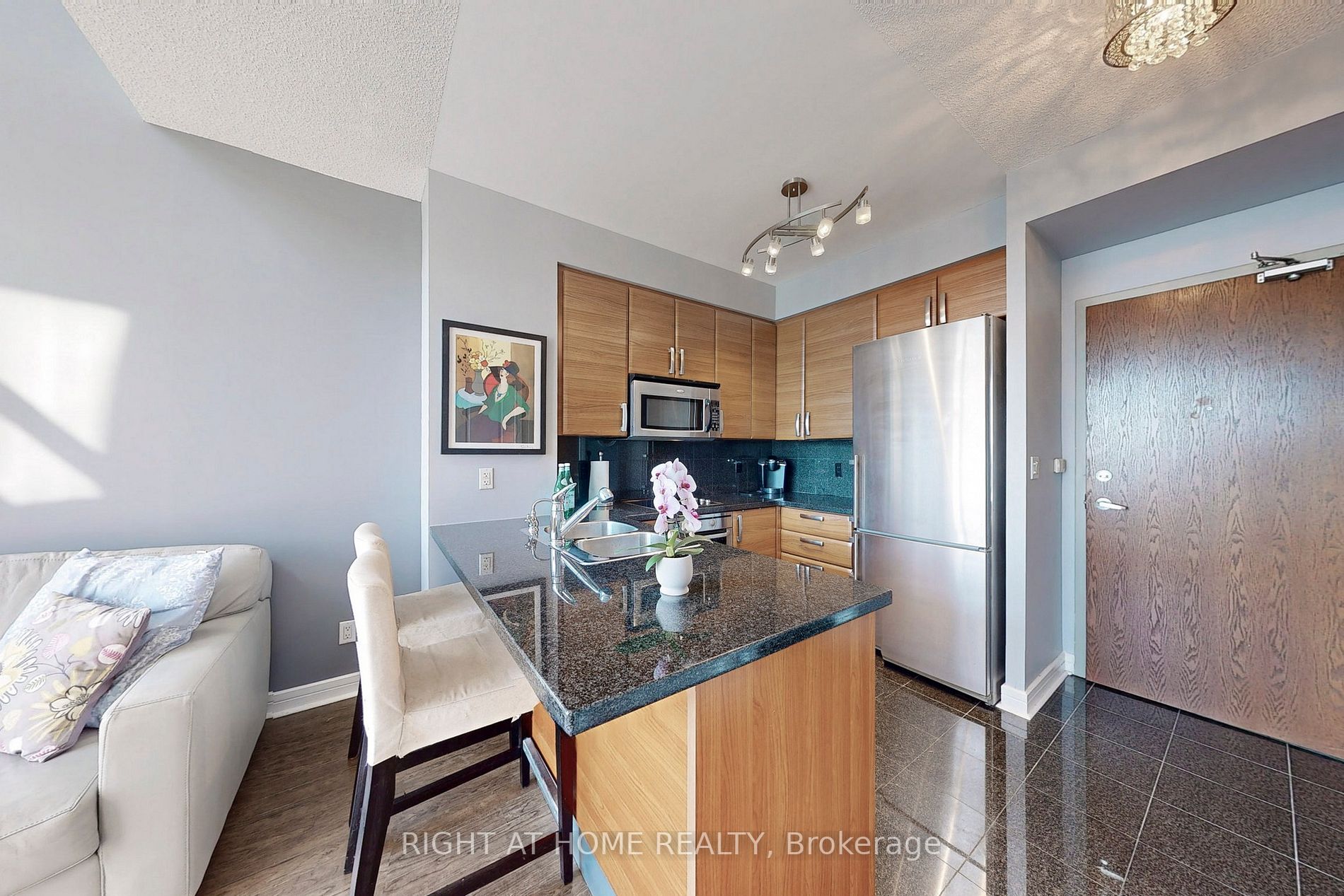 1 Avondale Ave, #Uph7