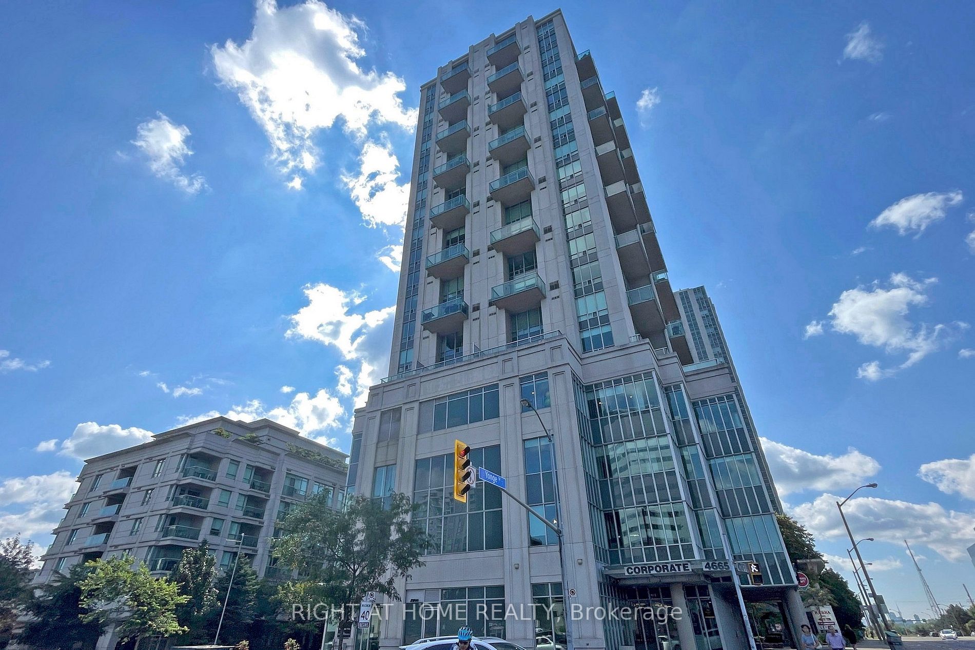 1 Avondale Ave, #Uph7