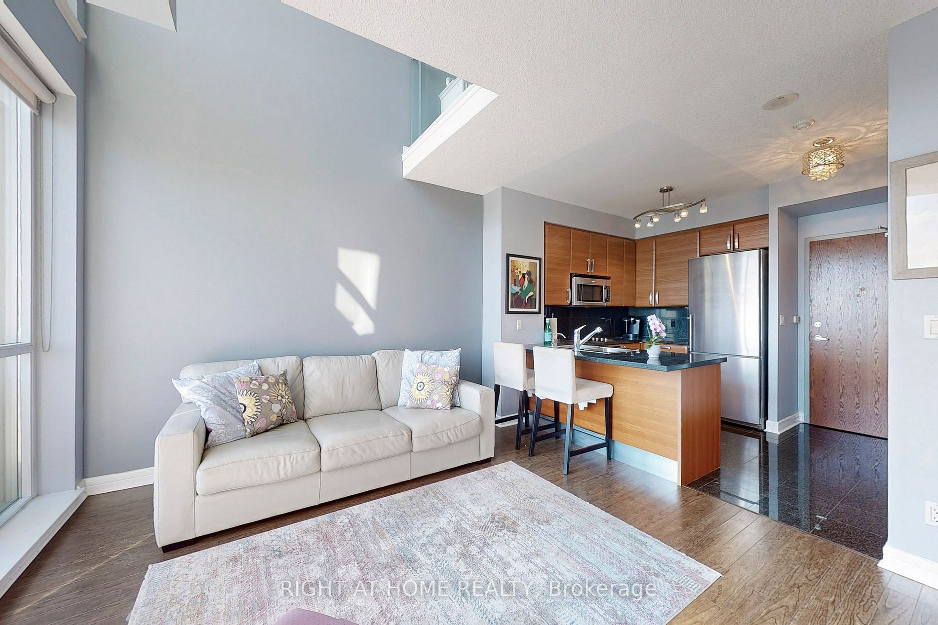 1 Avondale Ave, #Uph7