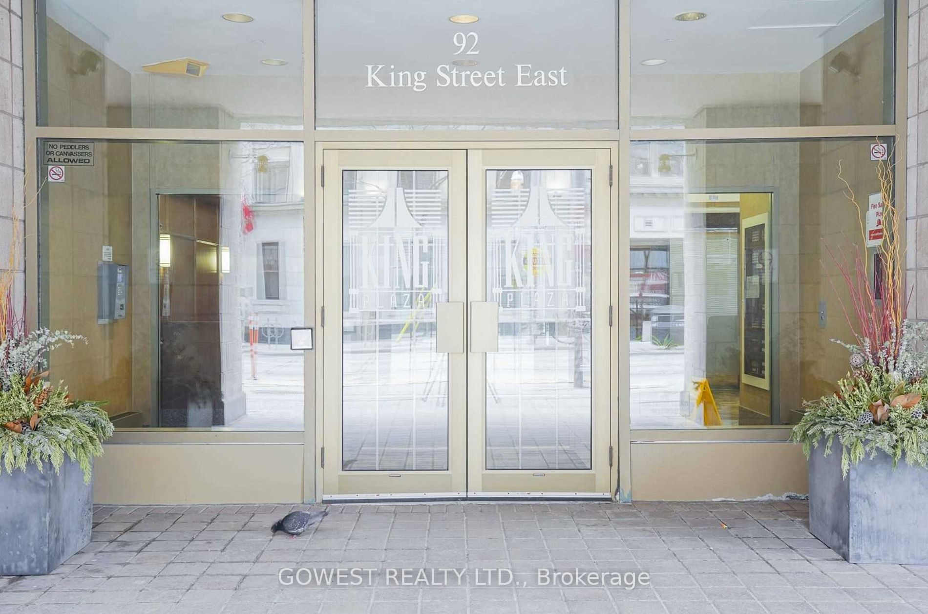 92 King St E, #505