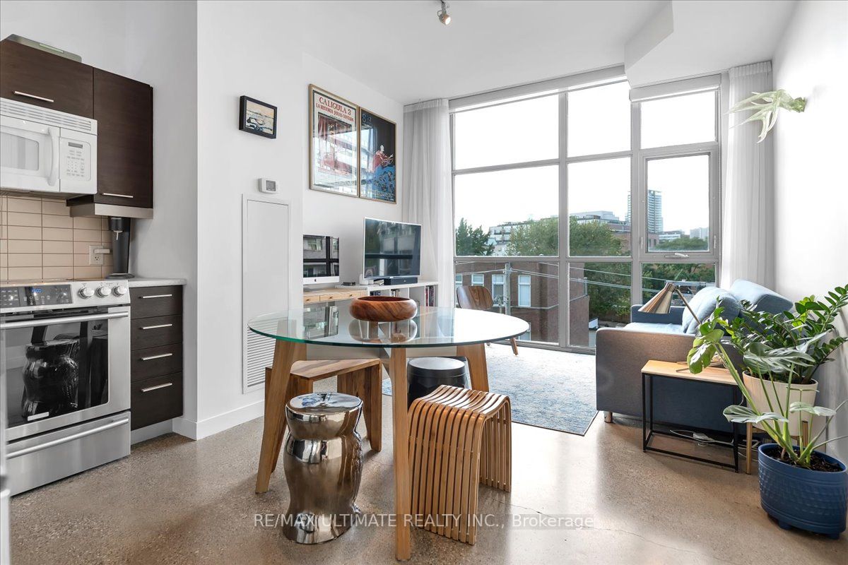 569 King St E, #404