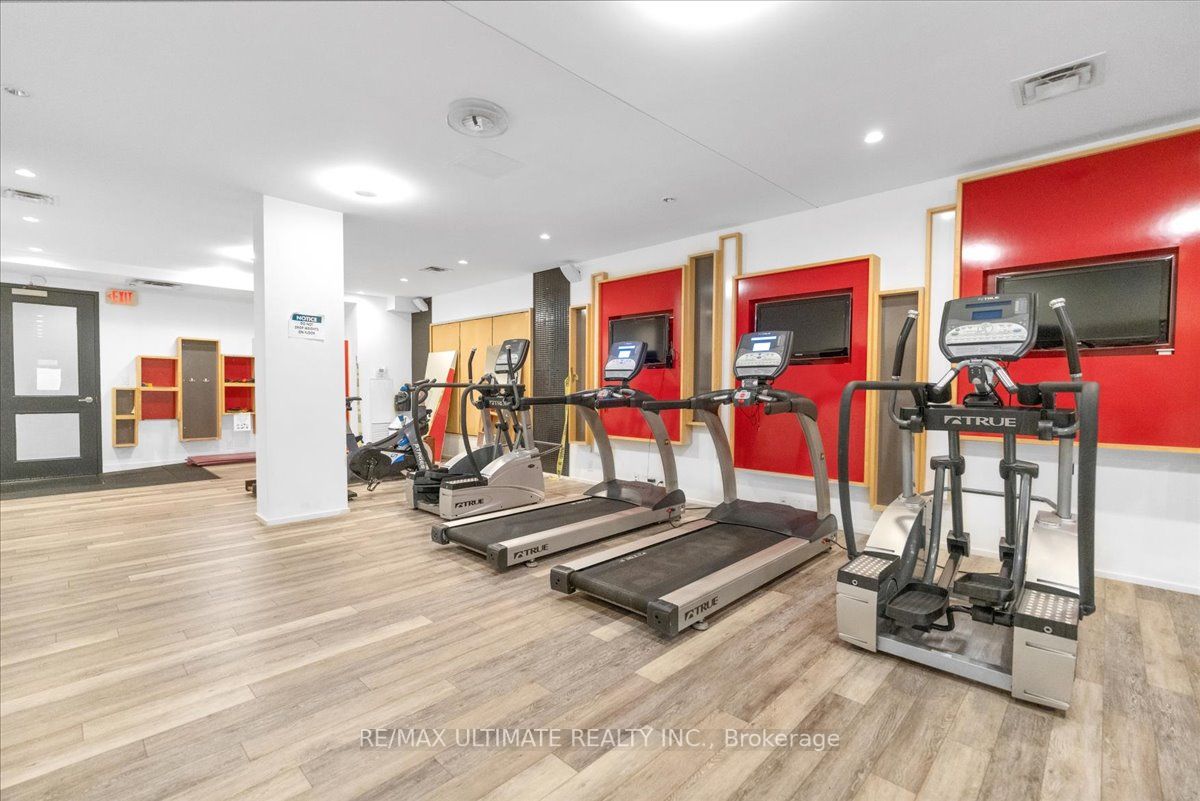 569 King St E, #404