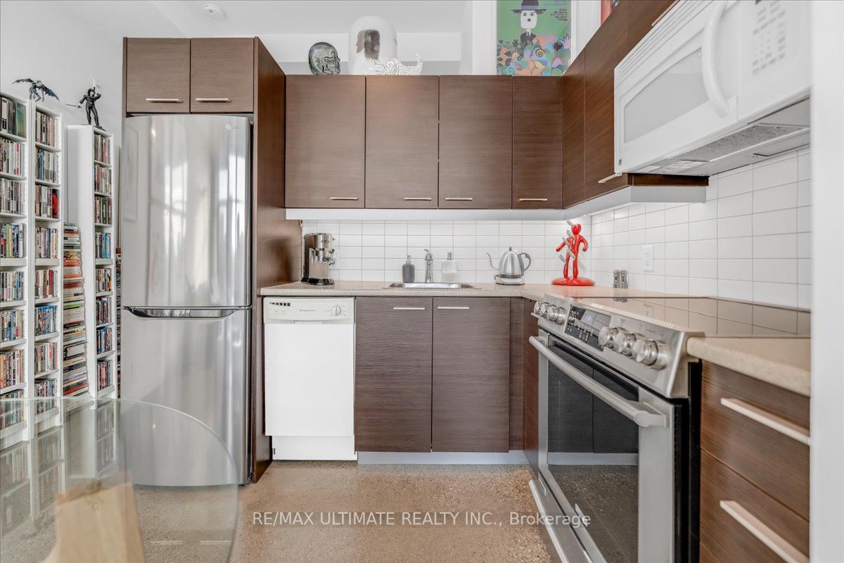 569 King St E, #404