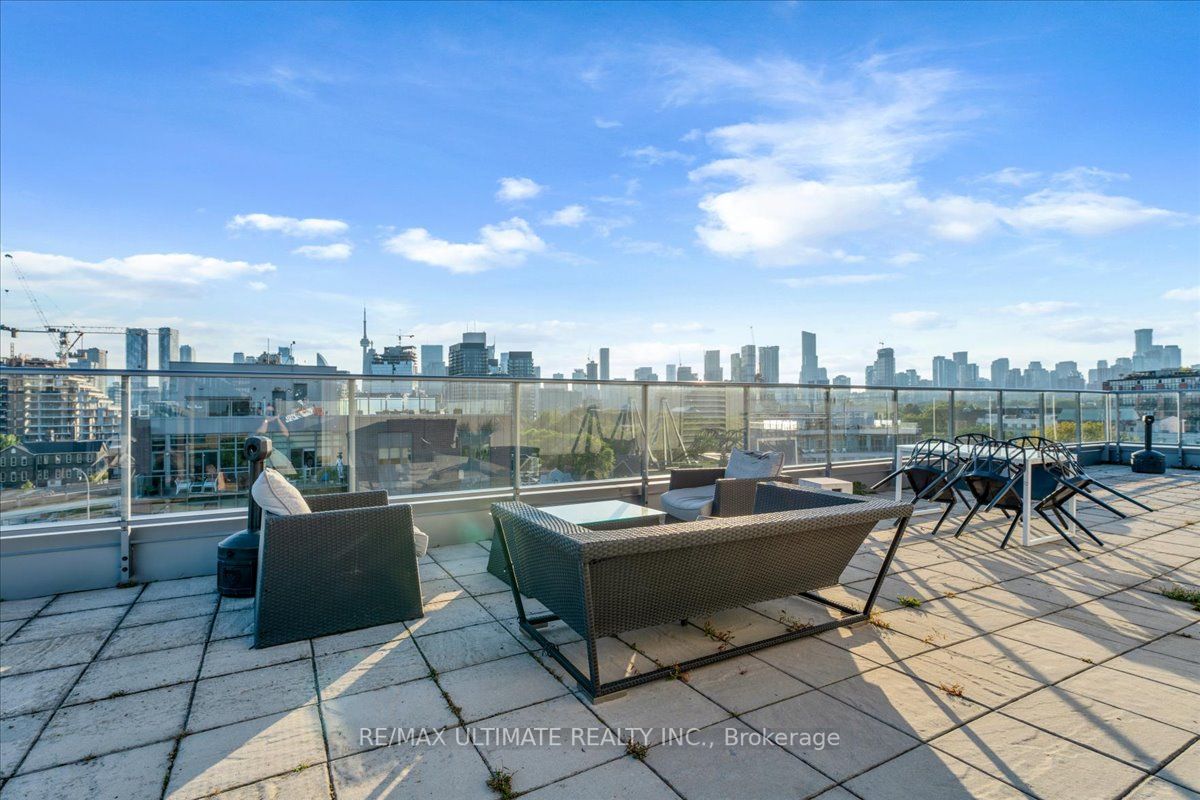 569 King St E, #404
