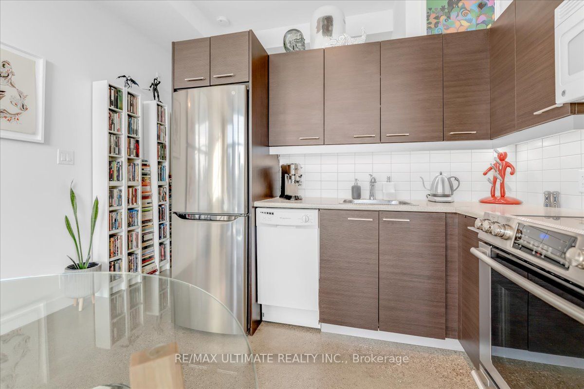569 King St E, #404