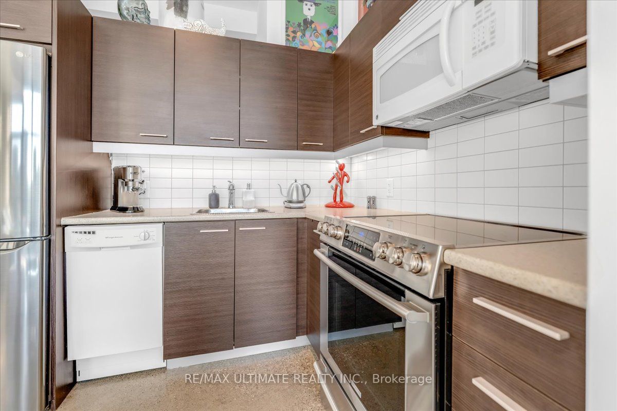 569 King St E, #404