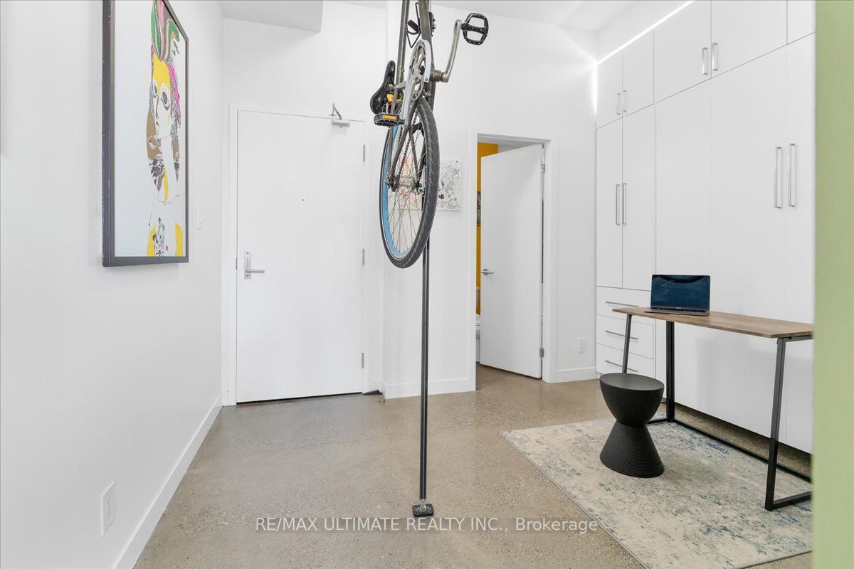 569 King St E, #404