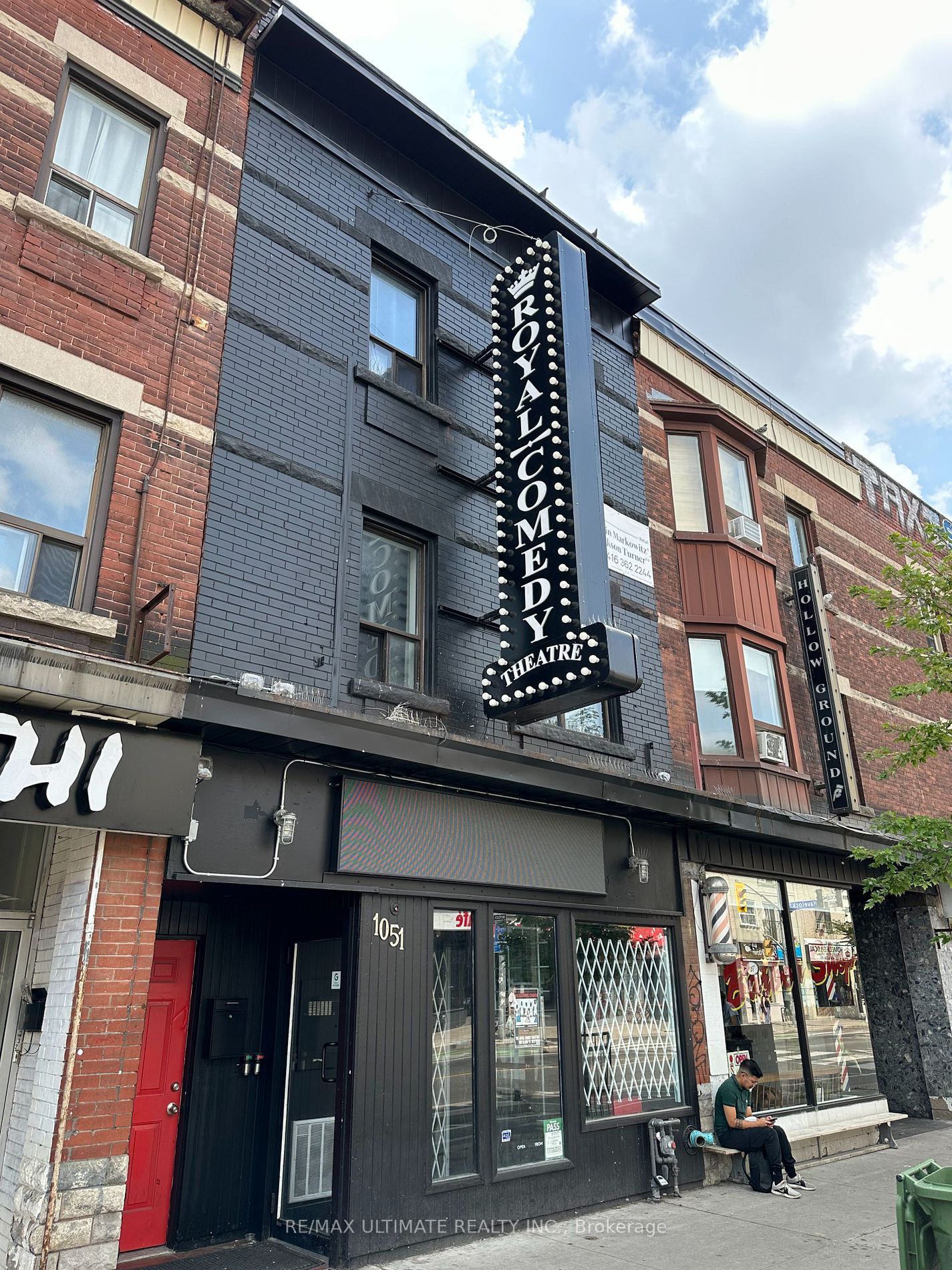 1051 Bloor St W