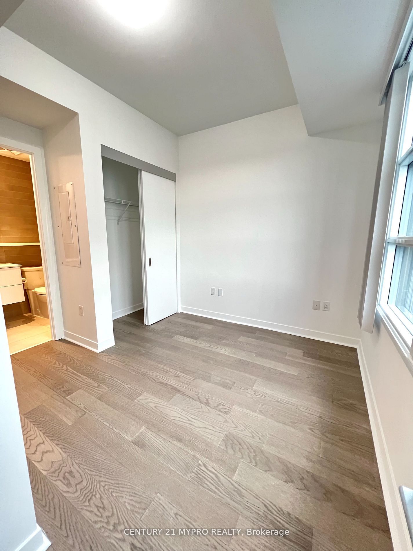 501 Adelaide St W, #1010