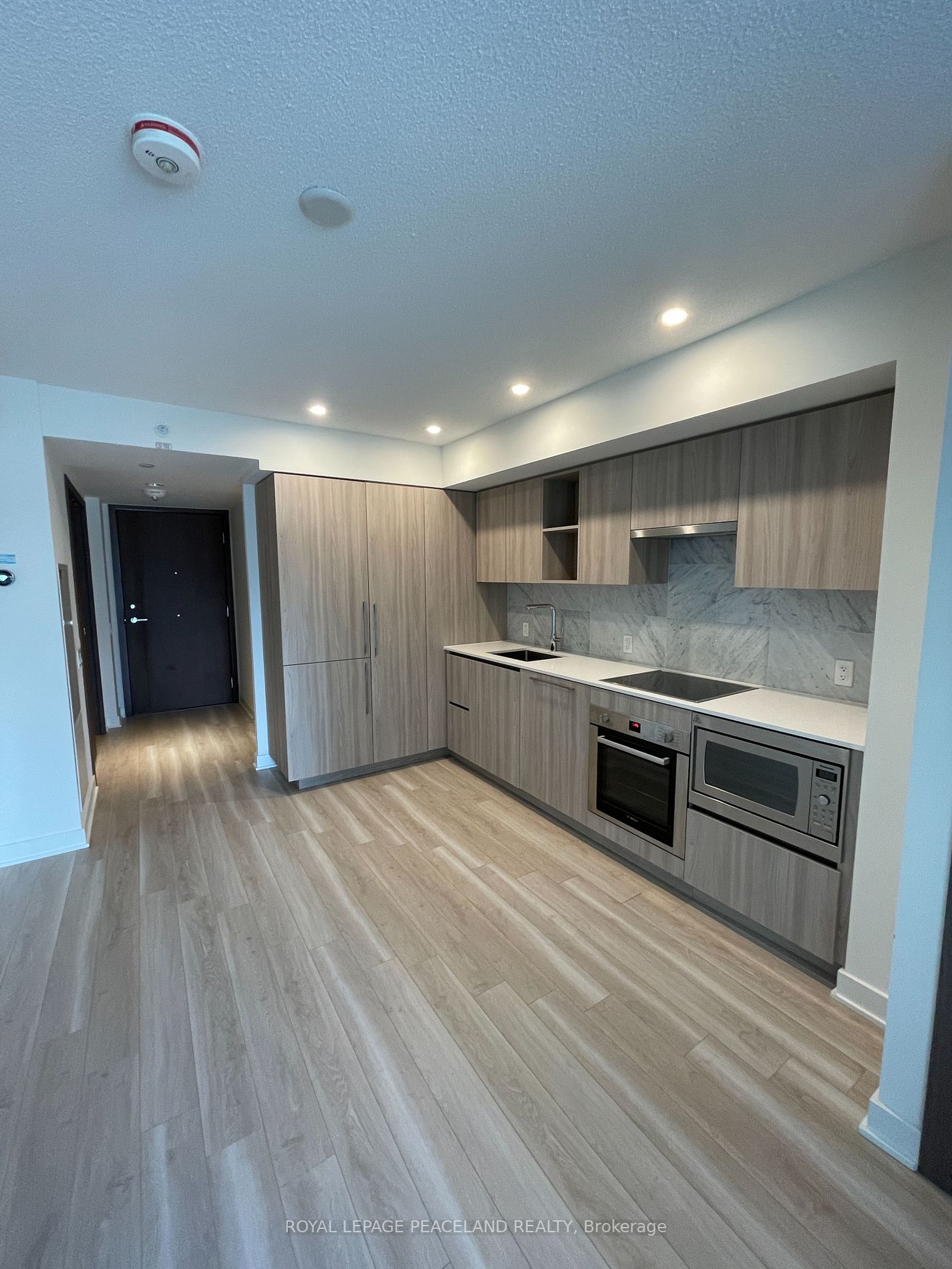 17 Bathurst St, #912