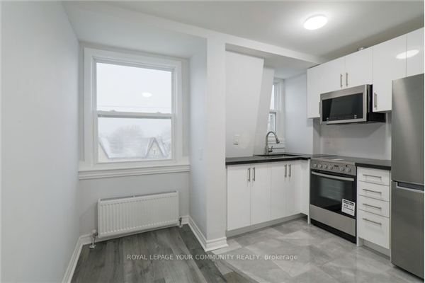 210 Carlton St, Toronto