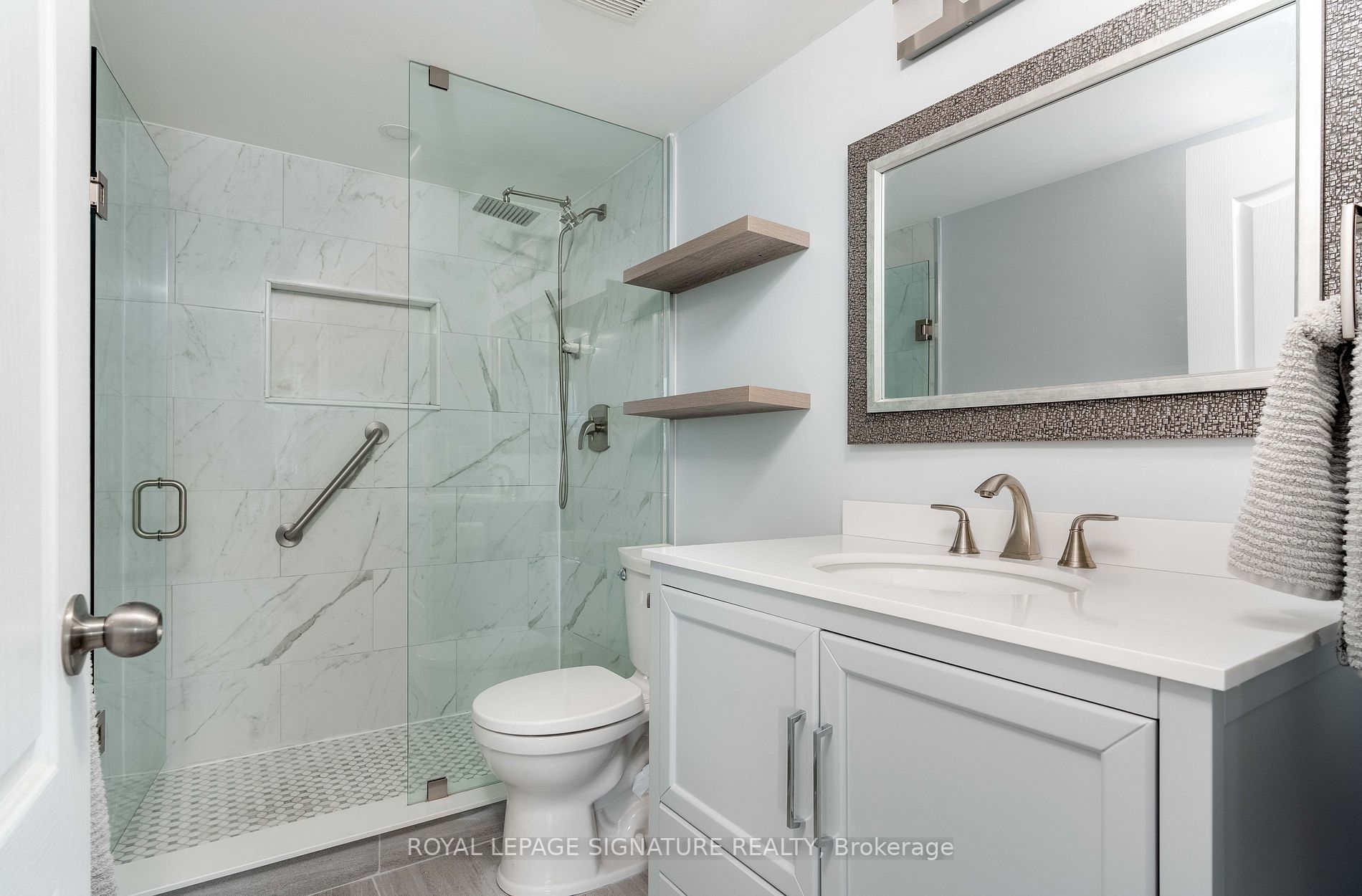 398 Eglinton Ave E, #602