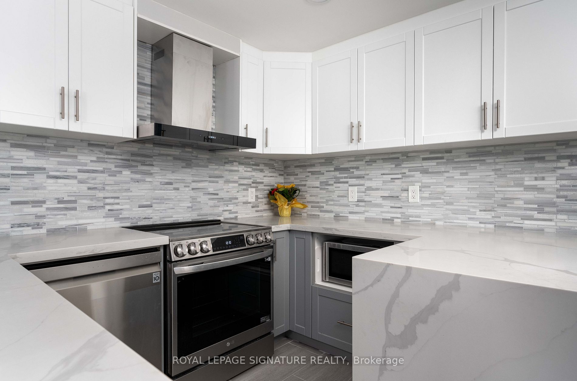 398 Eglinton Ave E, #602